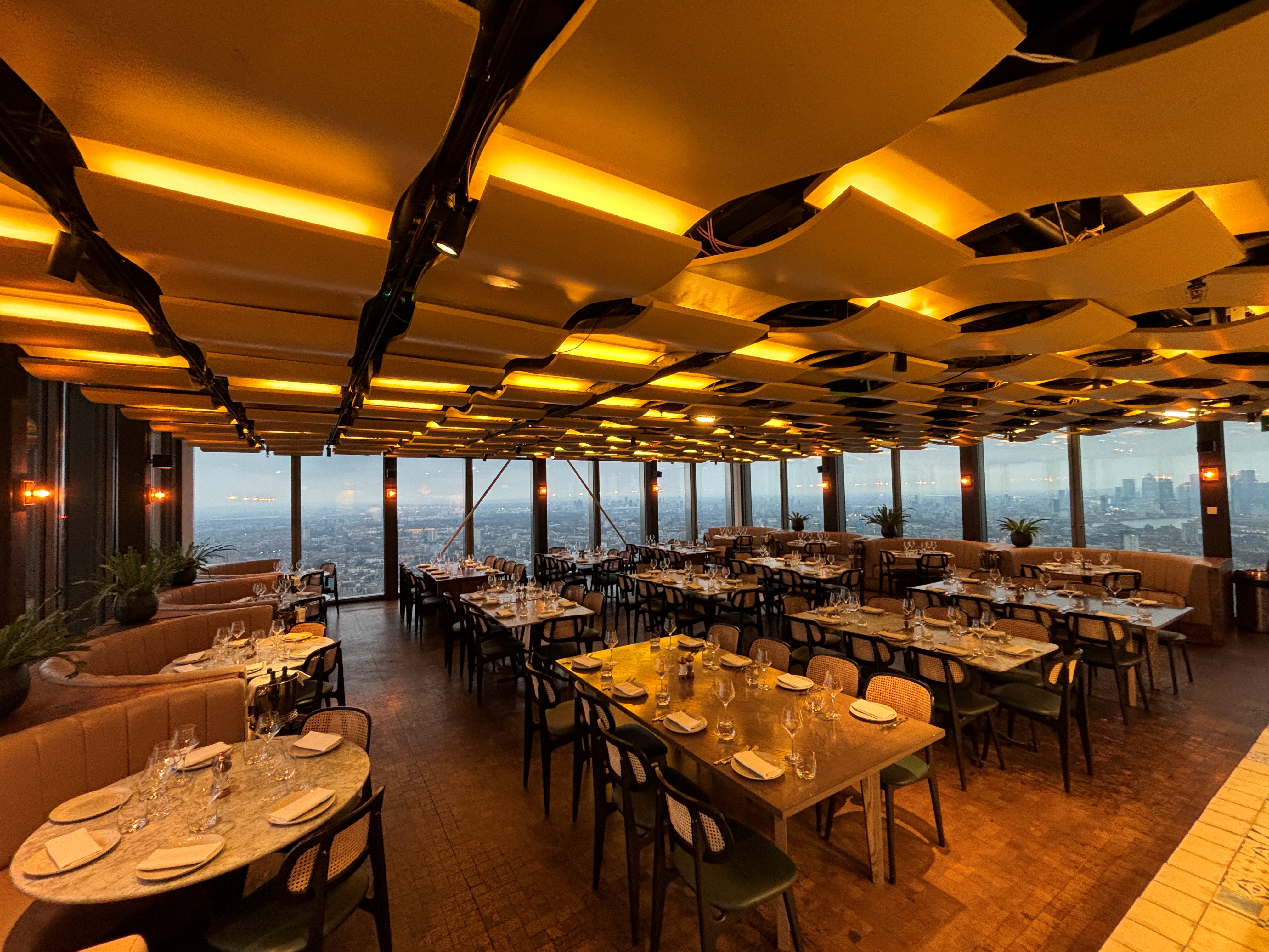 Restaurant Group Bookings - jys4cb00buq.jpg