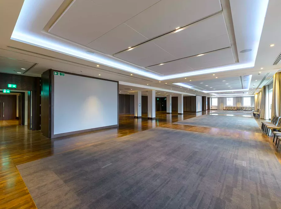 Riverside Room modern ballroom, projection screen, conference, banquet