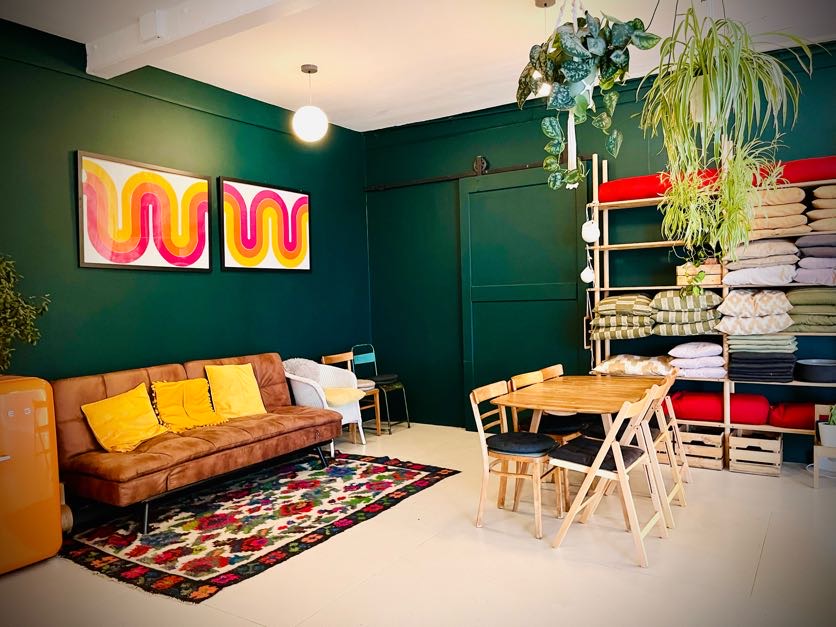 Vibrant meeting space with cozy sofa, ideal for brainstorming and creative workshops.