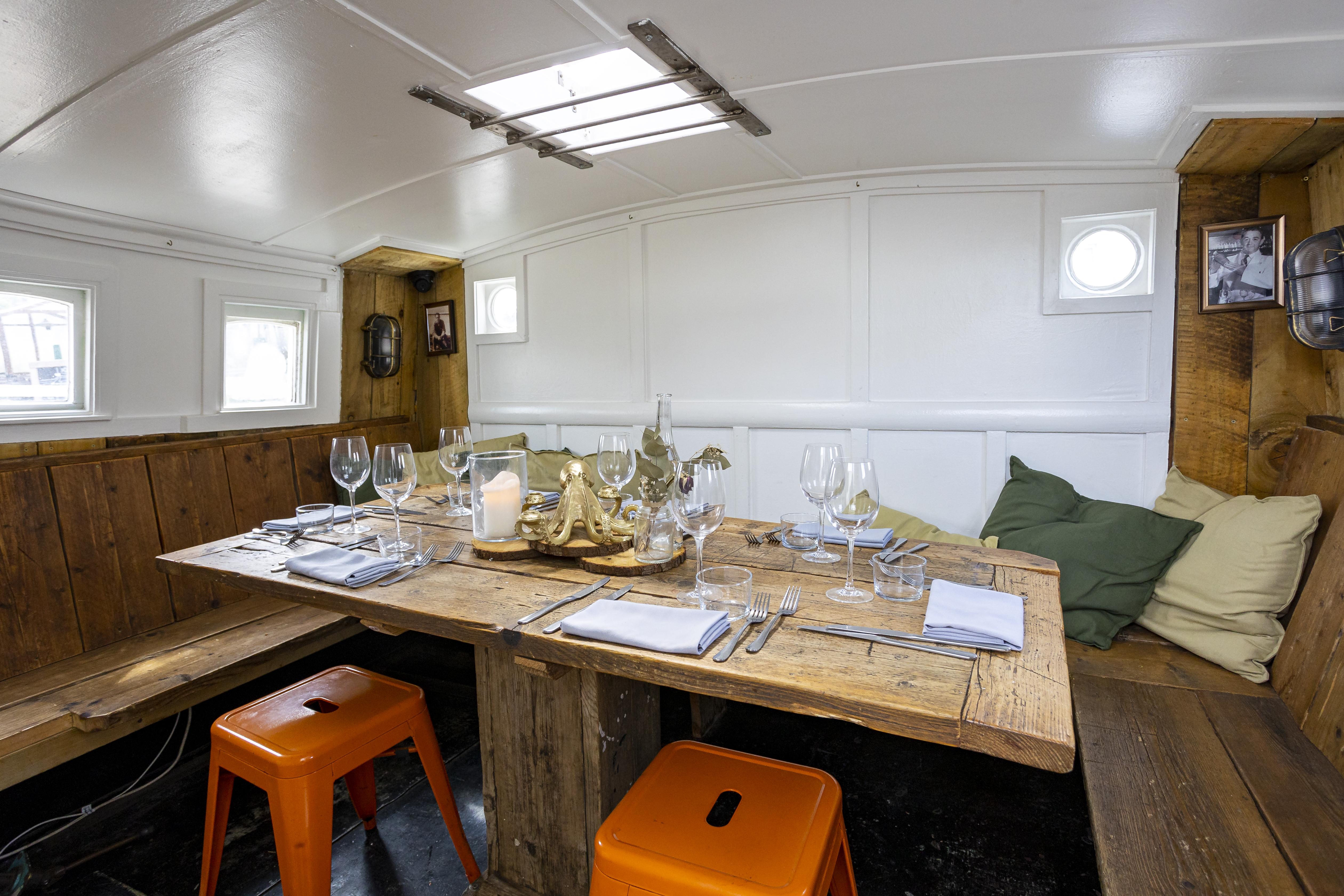 Captain's Cabin - wjriul3yoro.jpg