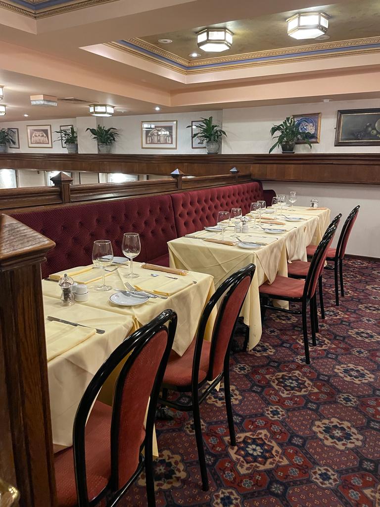 Exclusive Hire - ukxopbcn3zh.jpg