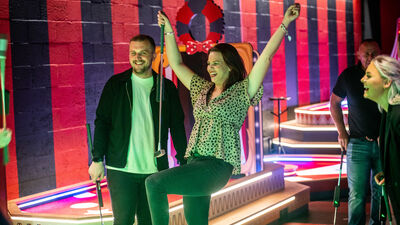 Putters Tech-infused mini golf (9 or 18 holes) - cgkd5c3phmt.jpg