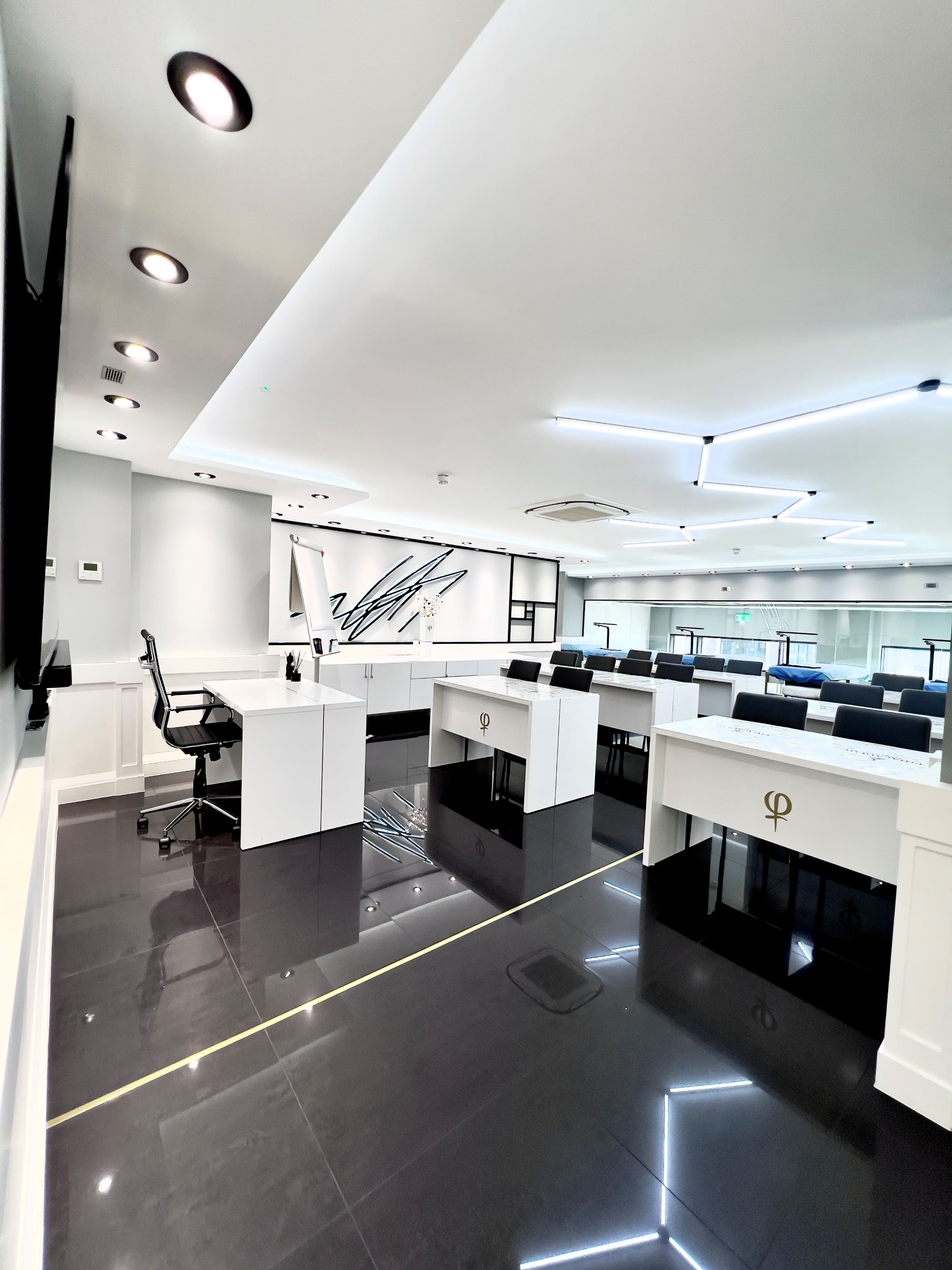 Modern meeting space at Phi Academy, ideal for workshops and professional events.