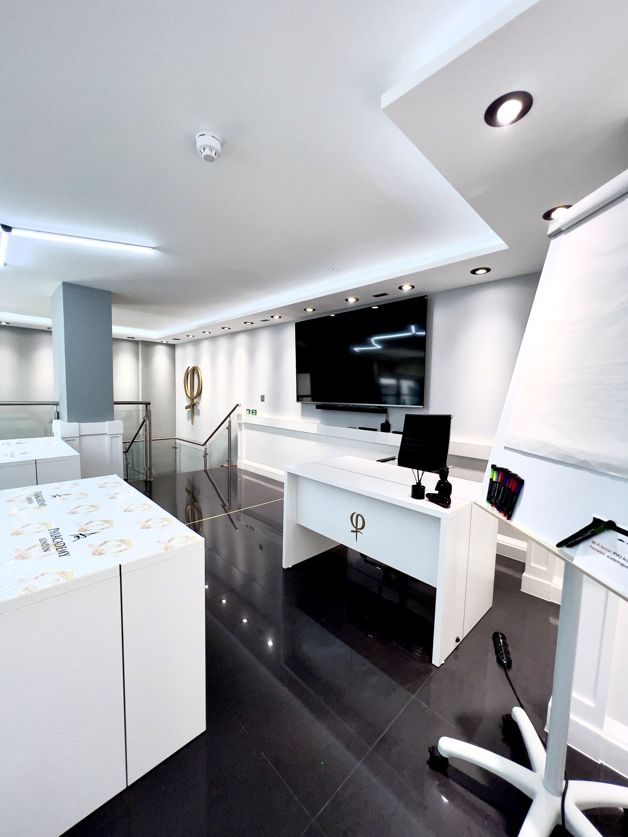 Phi Academy - lnwlfvxvnxf.jpg