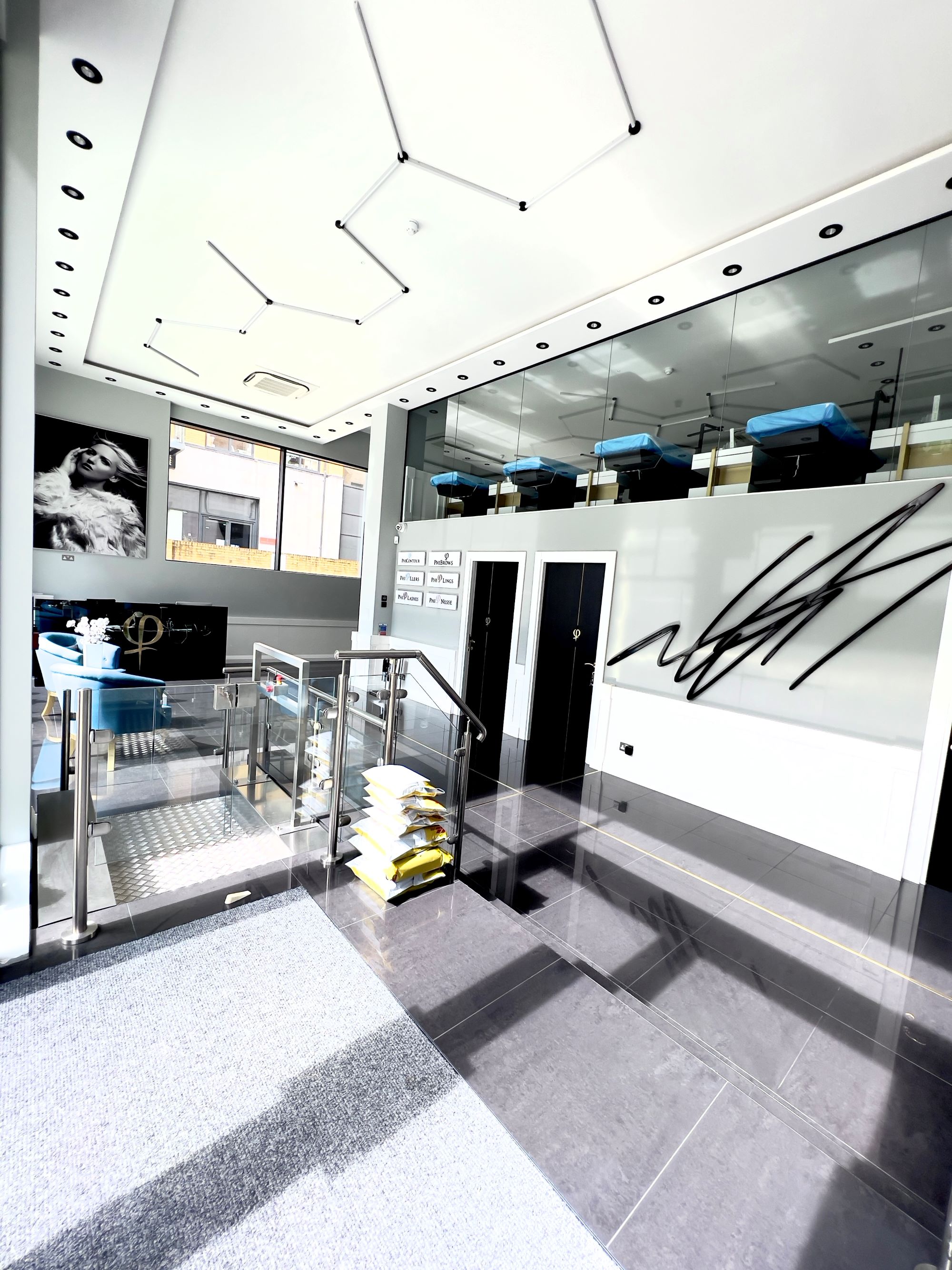 Phi Academy - v3qjjztcgmb.jpg