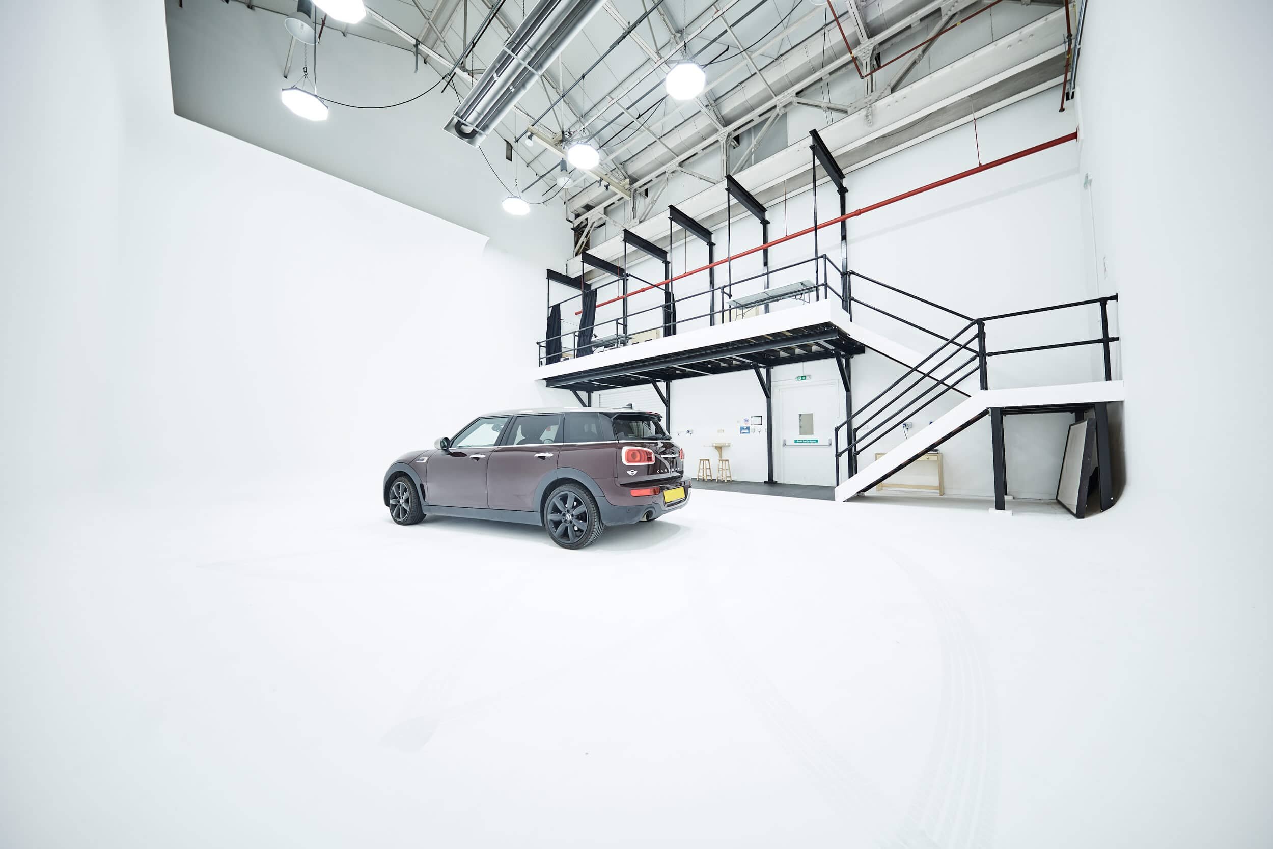 Infinity Stage at Sugar Studios: minimalist event space for creative meetings and product launches.