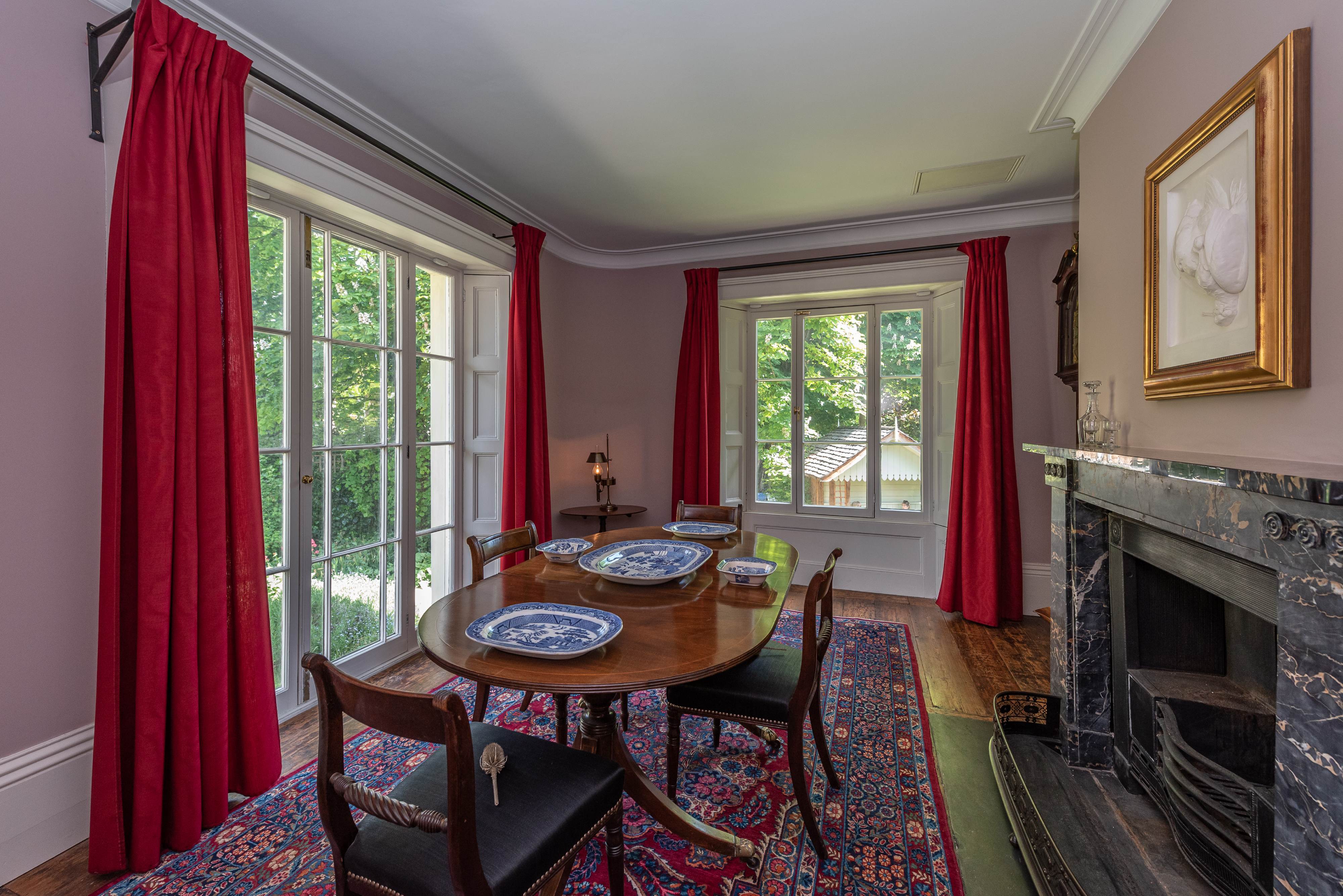 Elegant meeting space in Turner's House with round table, ideal for private dinners and gatherings.