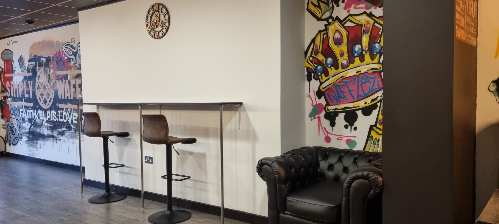 Modern meeting space with bar-height table, ideal for creative brainstorming sessions.