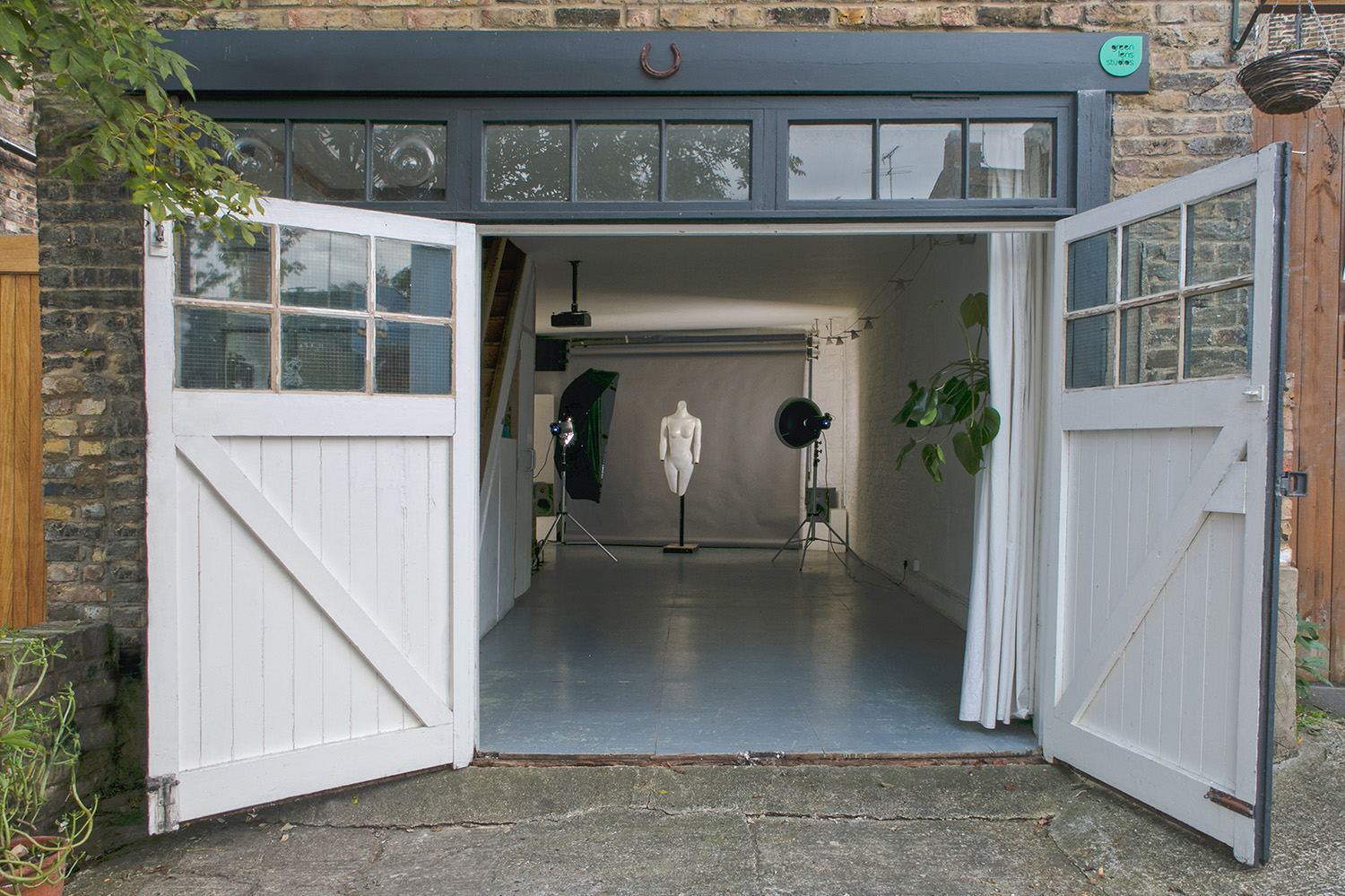 Charming North London Green Photographic Studio - s4xazn21l12.jpg