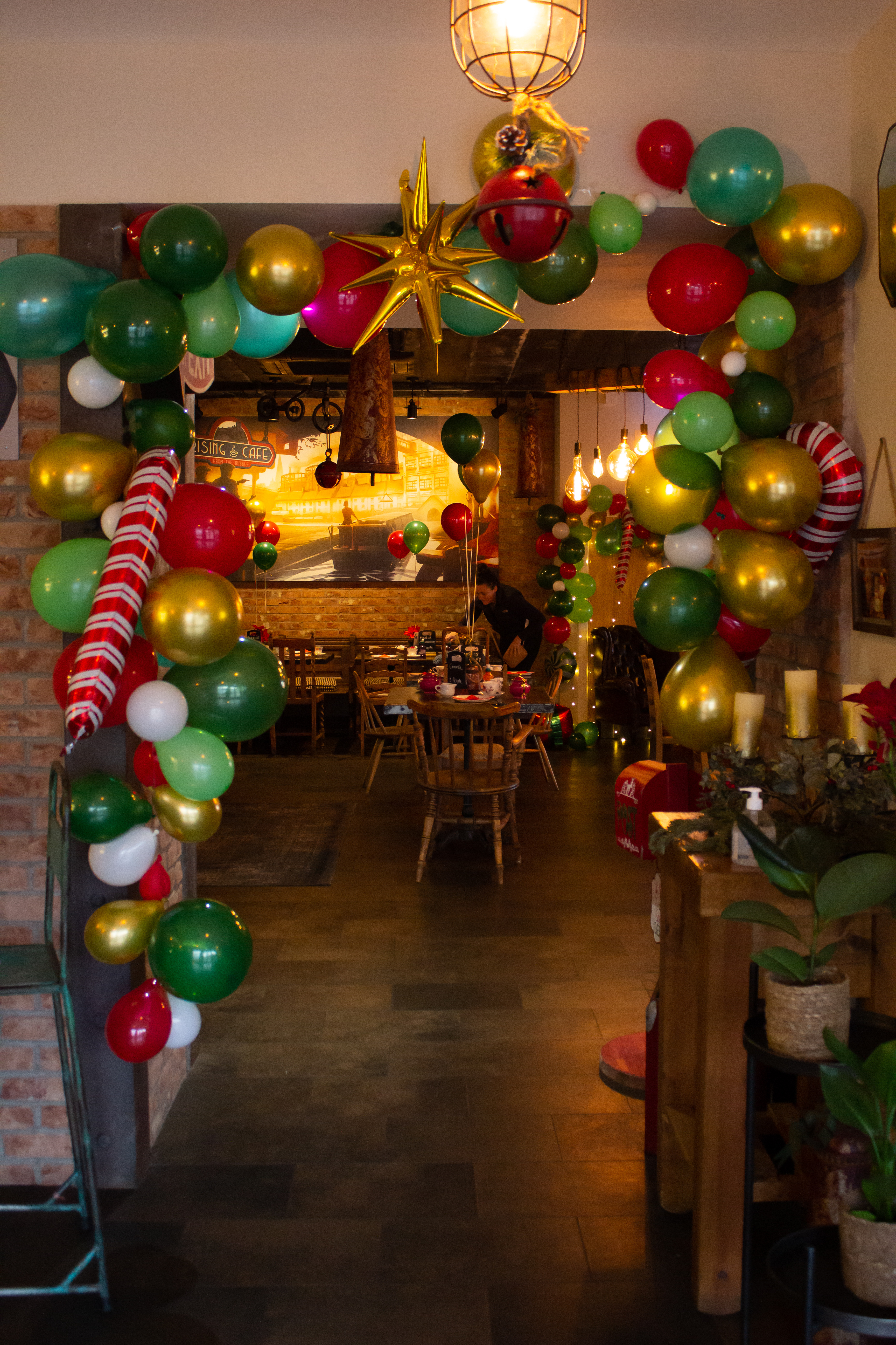 Rising Cafe - tpq3jzd0kvn.jpg