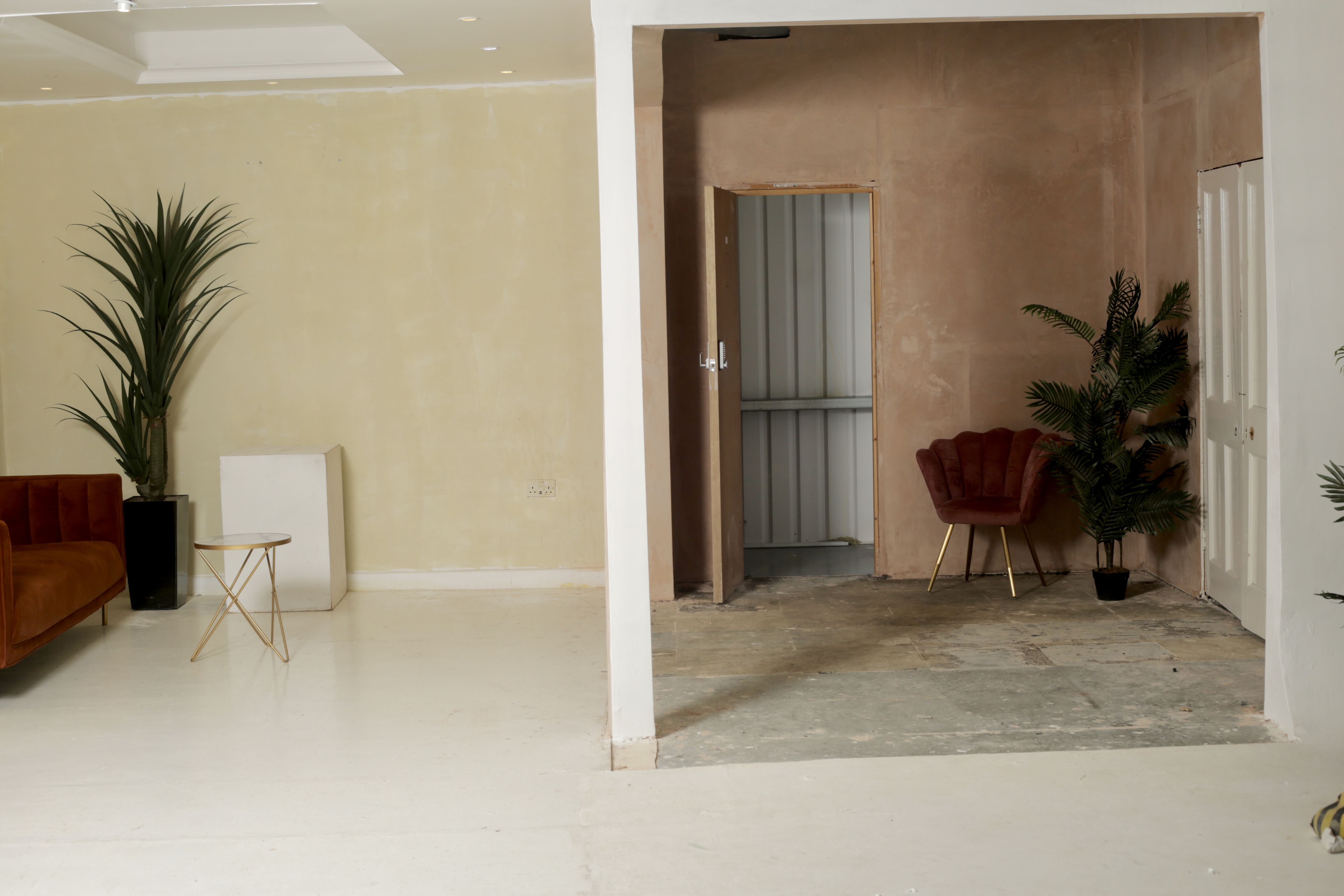 White Room - mmu2sej4mpw.jpg