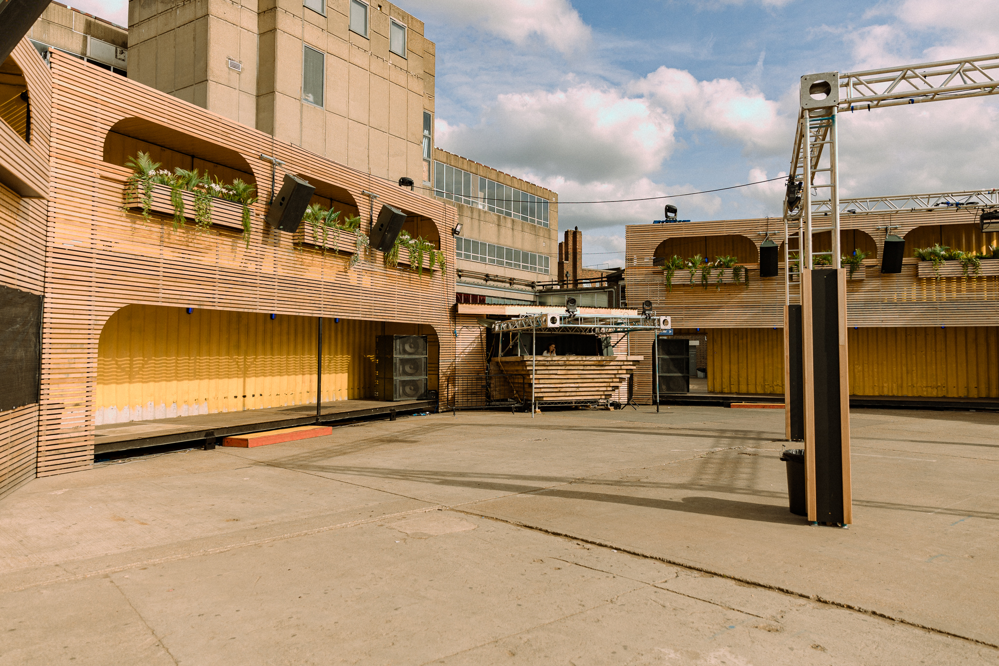 Courtyard - xkqr05kgkbv.jpg