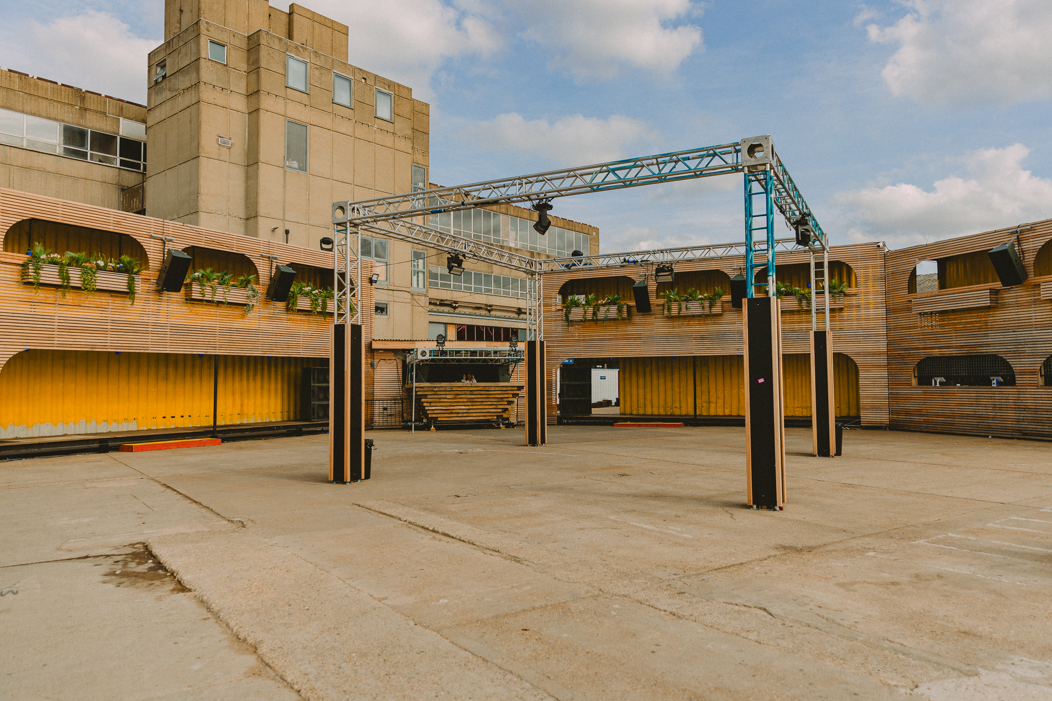 Courtyard - cki4qa5pkvb.jpg