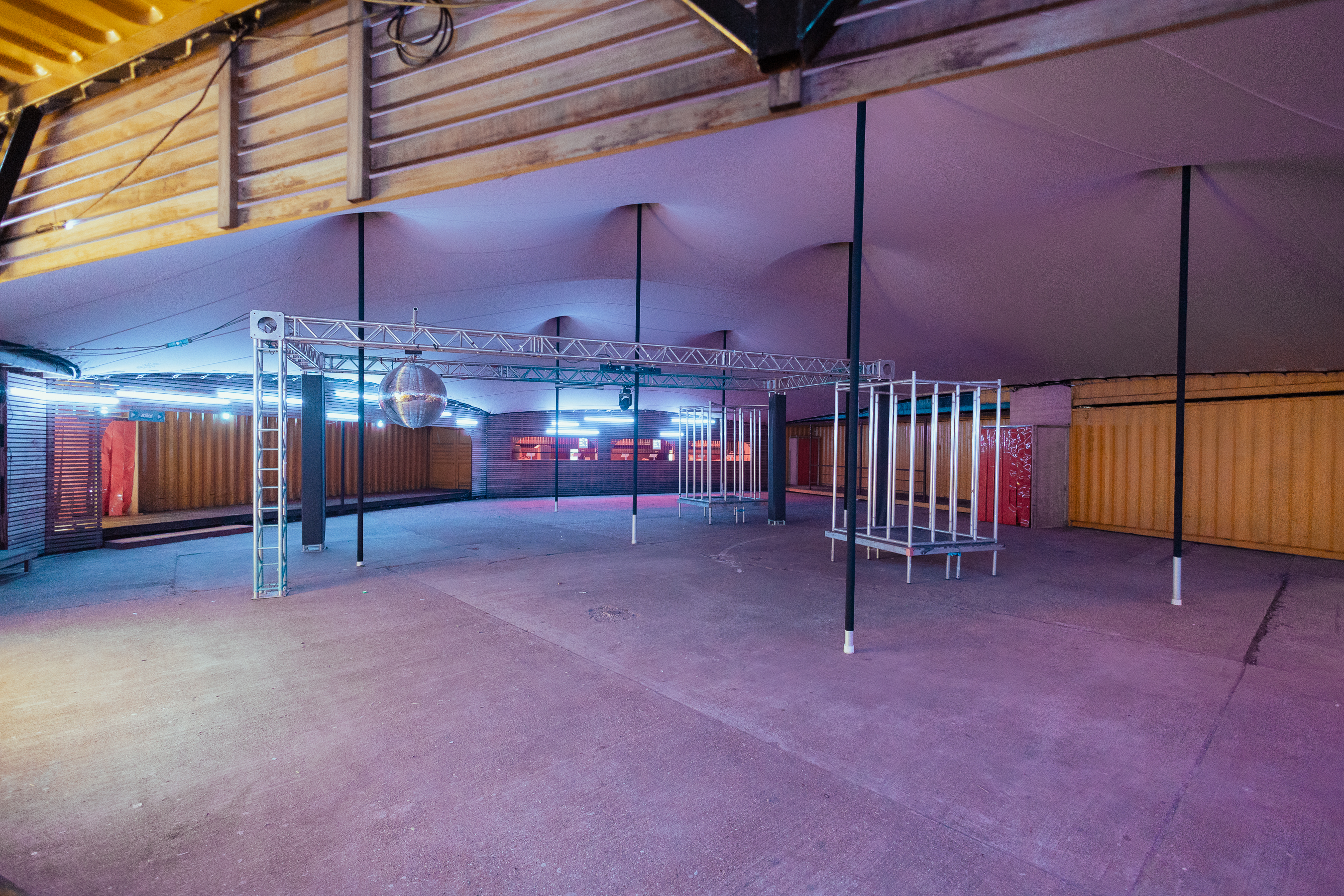 Spacious event space with high ceiling for meetings, parties, and exhibitions.