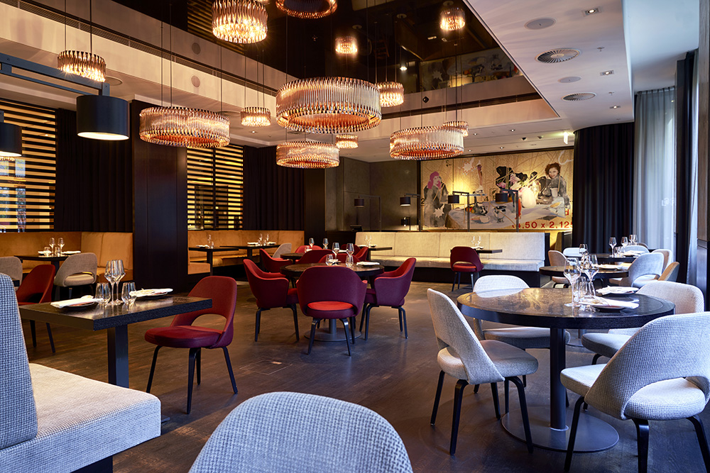 Modern dining space at Dorint Kurfürstendamm Berlin for events and meetings.