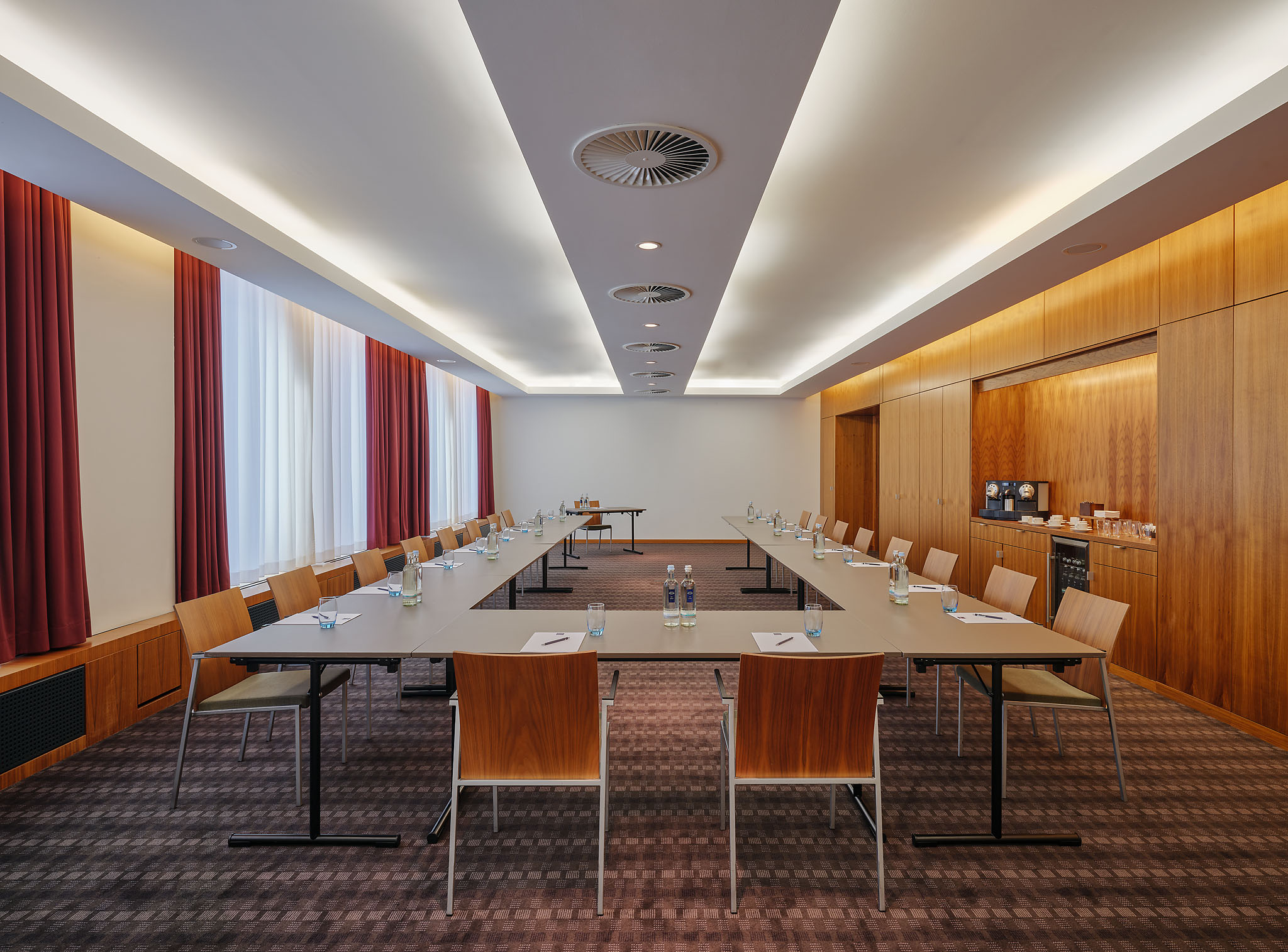 Meeting room at Dorint Kurfürstendamm Berlin, featuring natural light and warm wood accents.