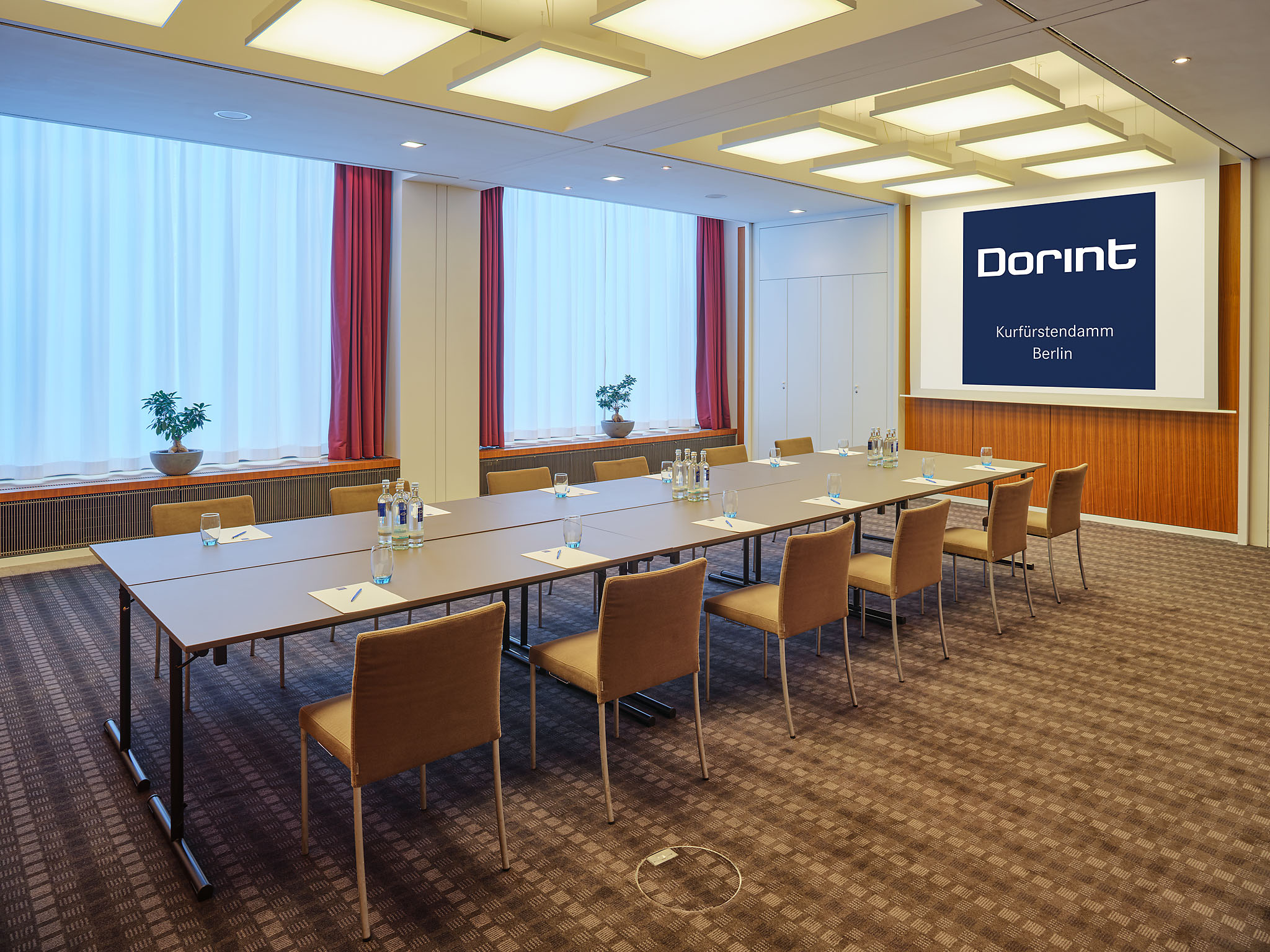 Meeting room at Dorint Kurfürstendamm Berlin, ideal for corporate events and workshops.