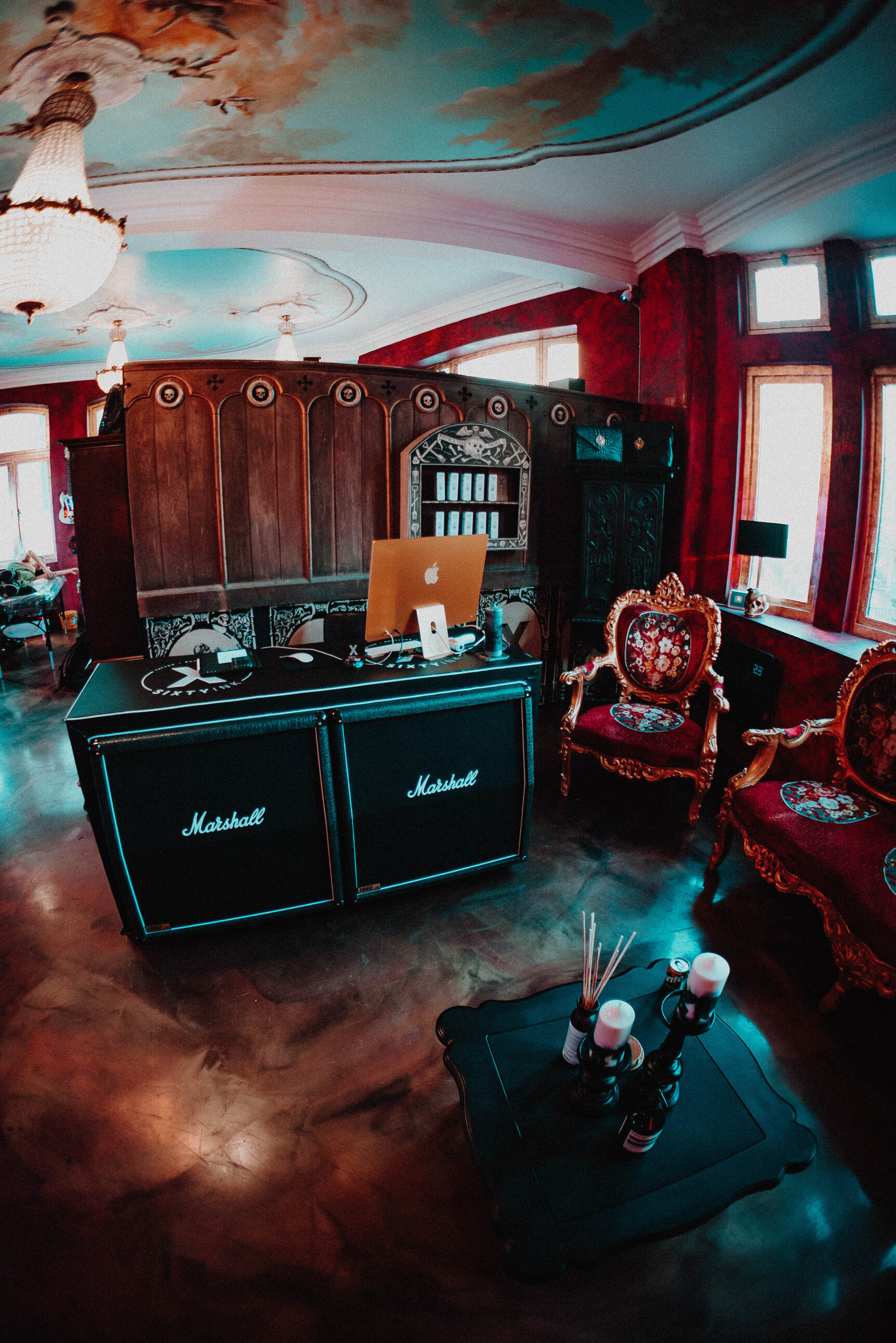 Stylish event space with Marshall speaker desk, perfect for creative meetings and gatherings.