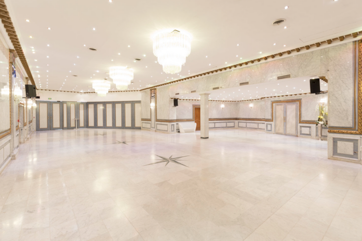 Elegant event venue Salon Etoile with marble floors, ideal for celebrations and gatherings.