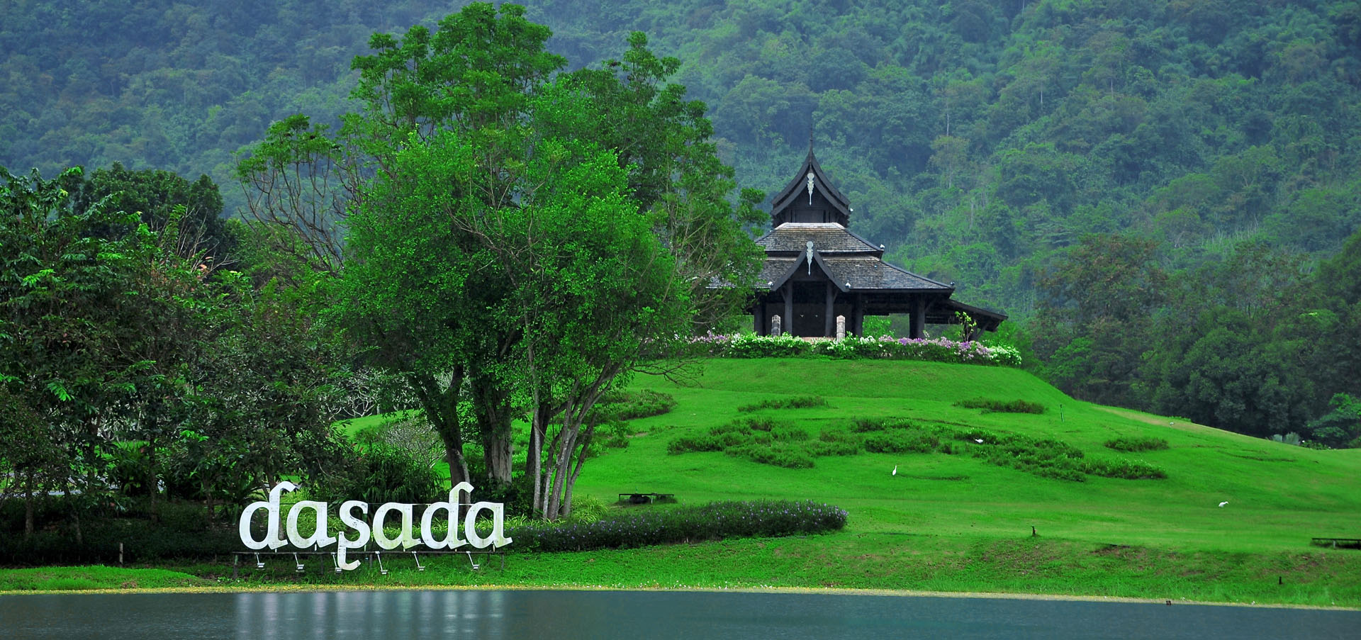 Pure Moon venue in Khaoyai with serene lake, ideal for outdoor weddings and retreats.