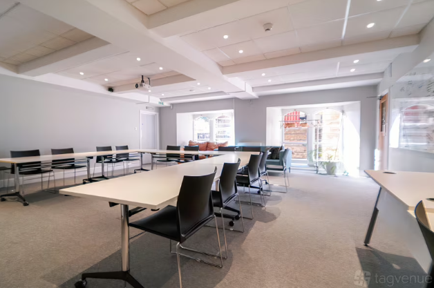 Large Meeting & Events Room - f4654299-b70e-40c2-8bd8-46112982250c.png