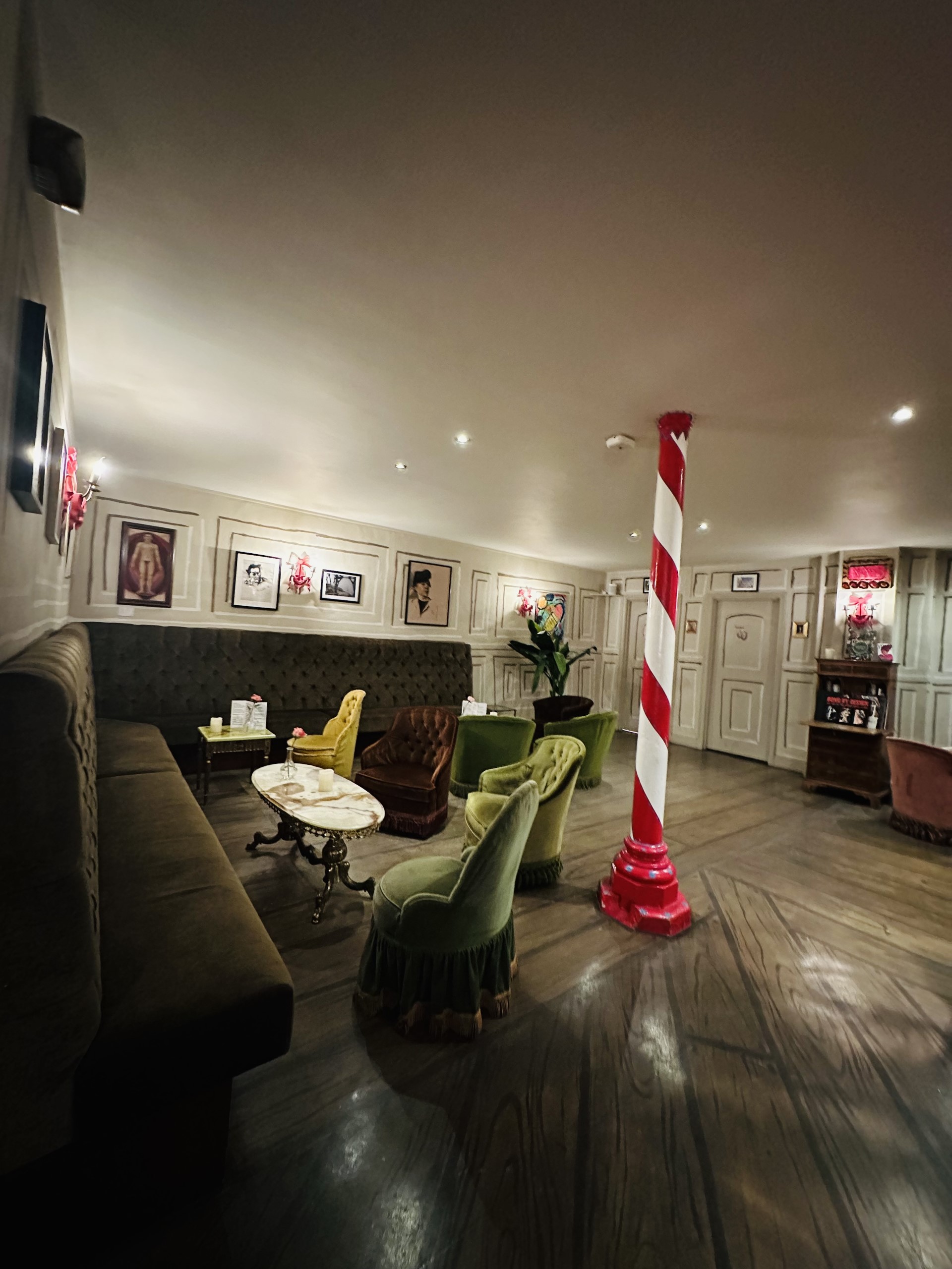 Vout-O-Reenee's - 1amduyjioi2.jpg