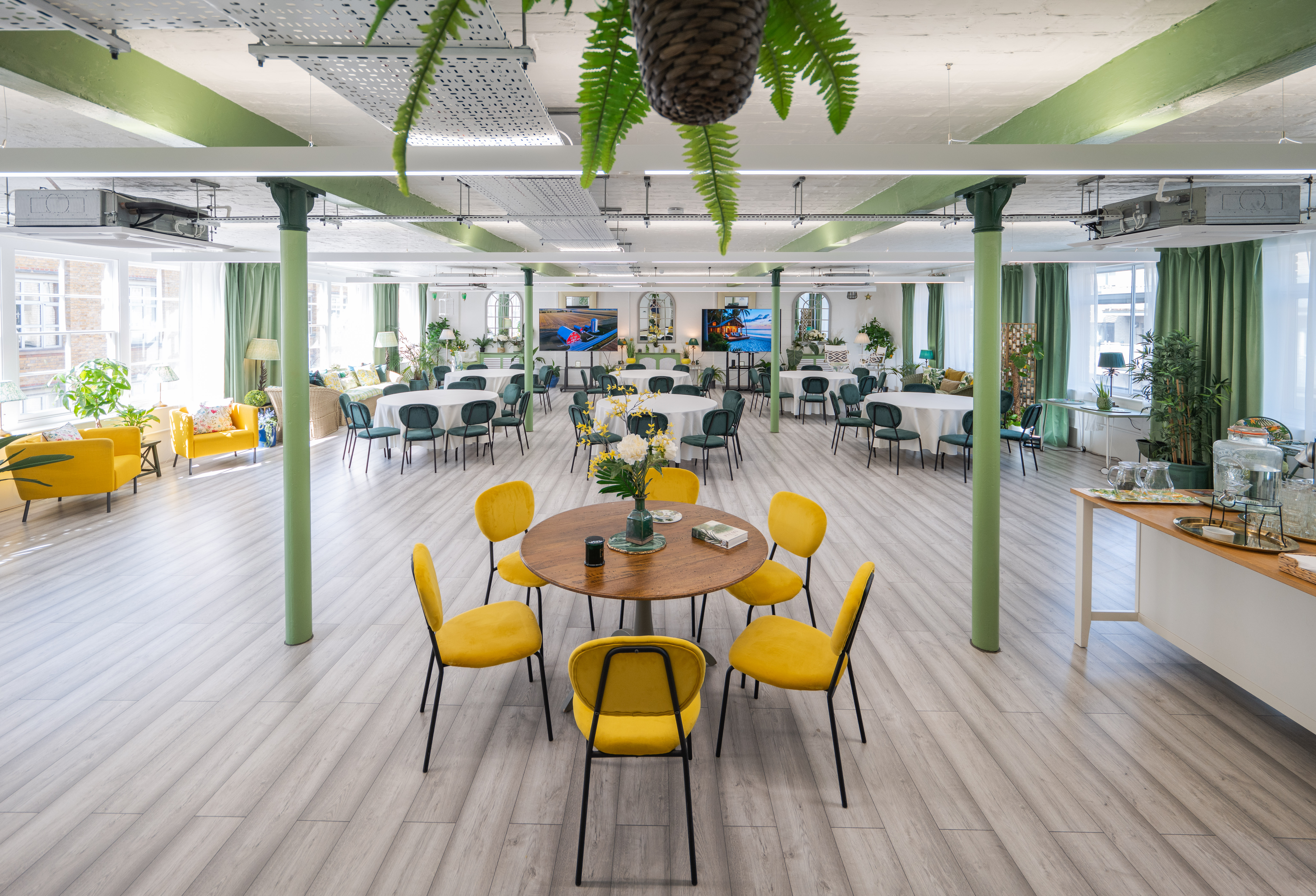 The Palm Room - xanswb0gbok.jpg