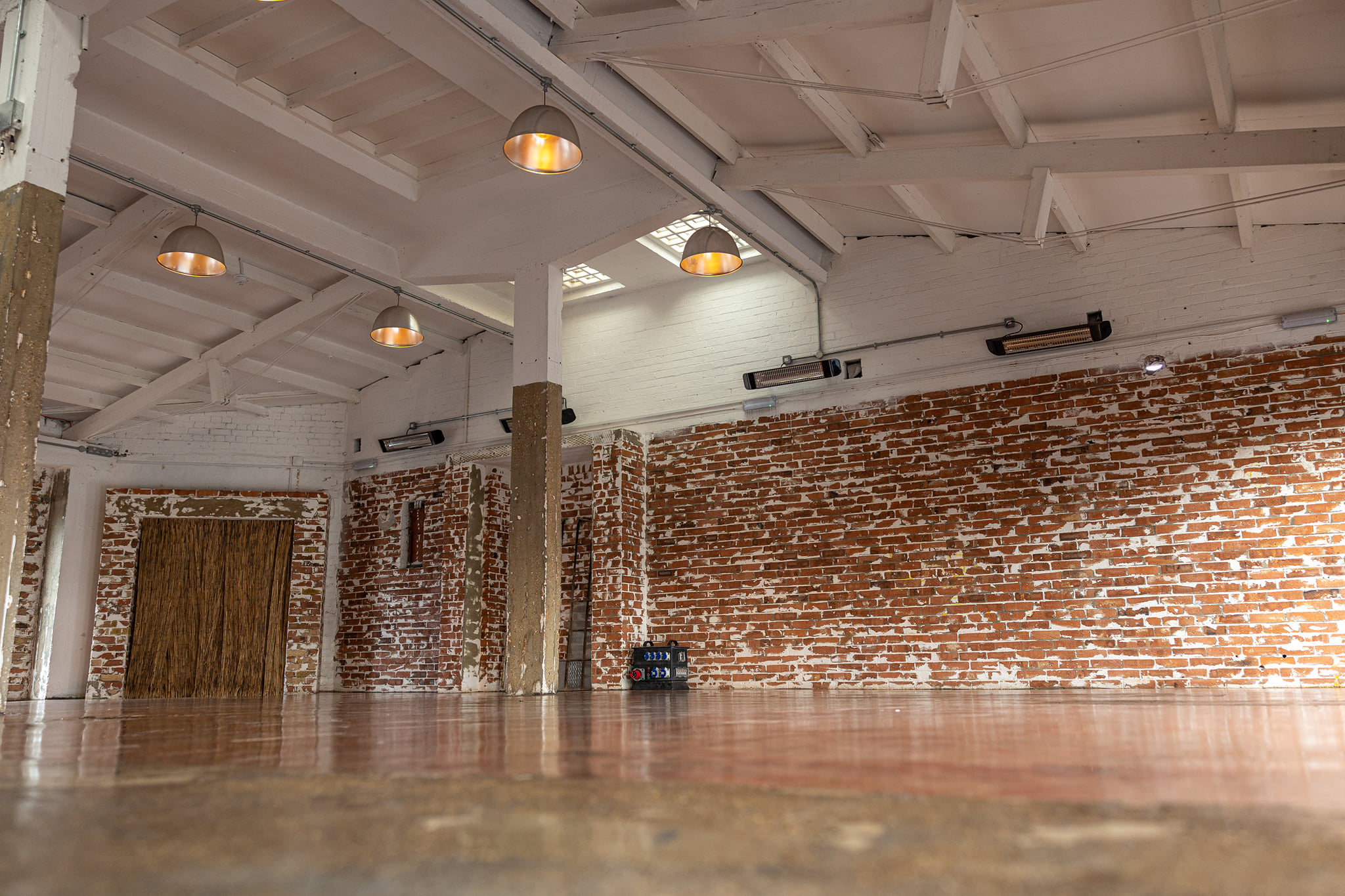 Vittoria Wharf Studio: spacious industrial venue with exposed brick for events and workshops.