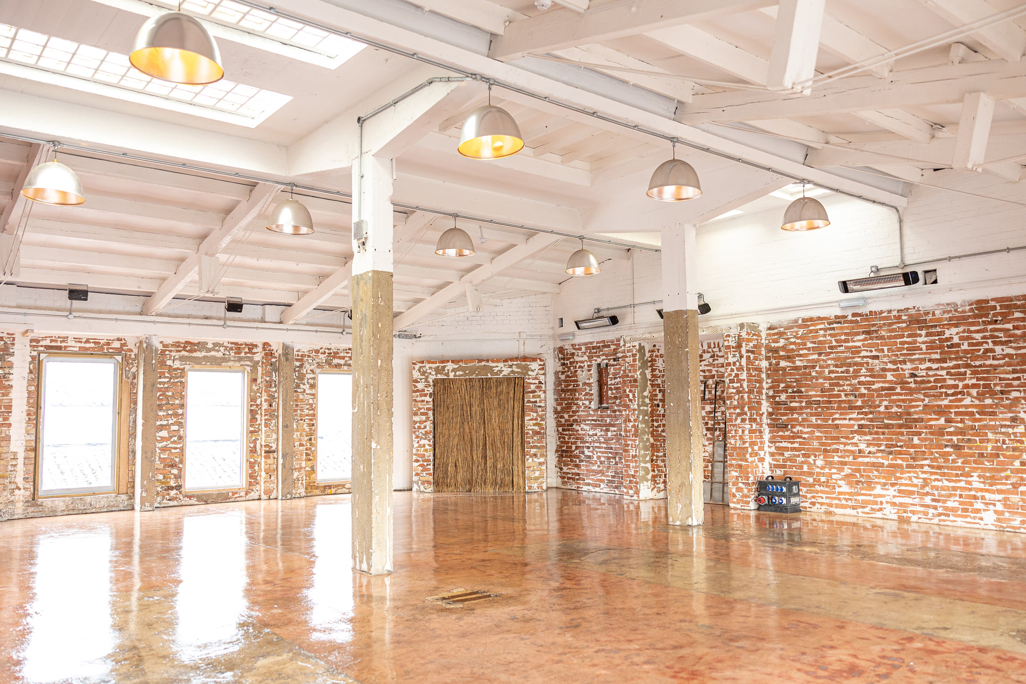Vittoria Wharf Studio: spacious event venue with exposed brick walls for gatherings.