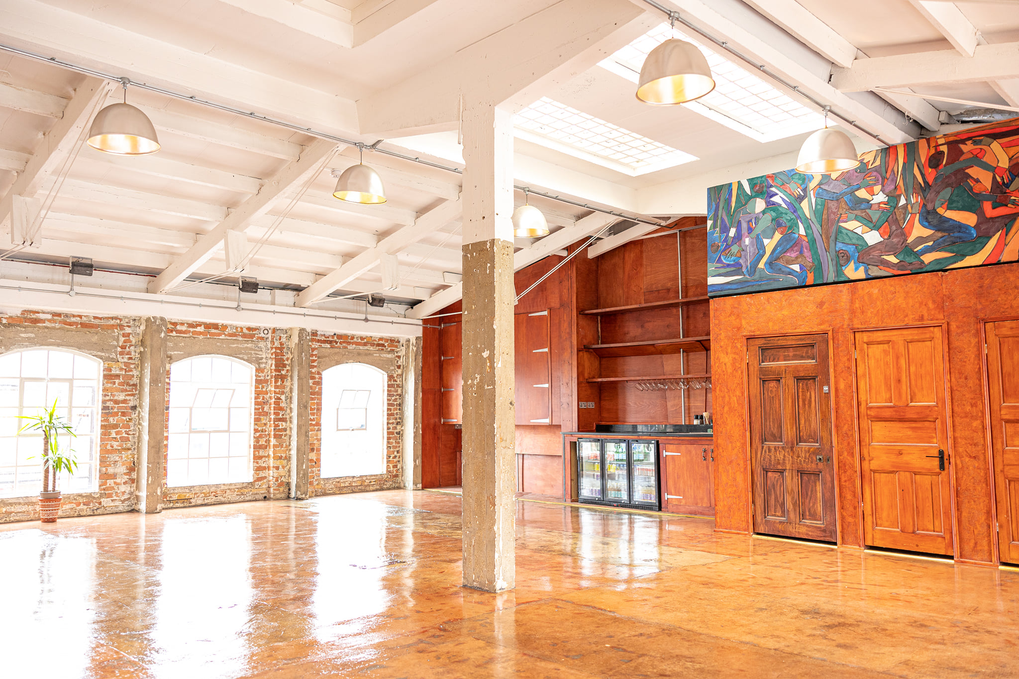 Vittoria Wharf Studio: spacious event space with high ceilings, ideal for corporate and creative events.