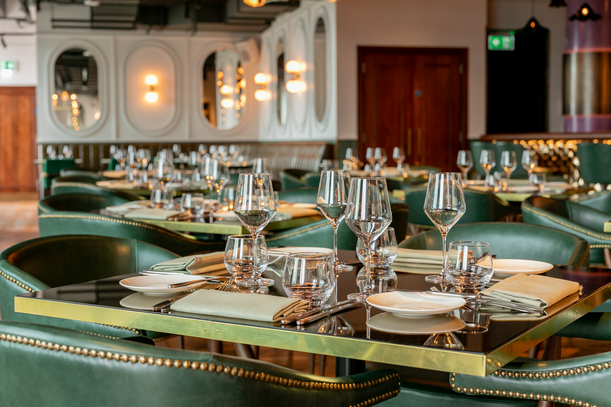 Exclusive Hire - lozik4pge3b.png