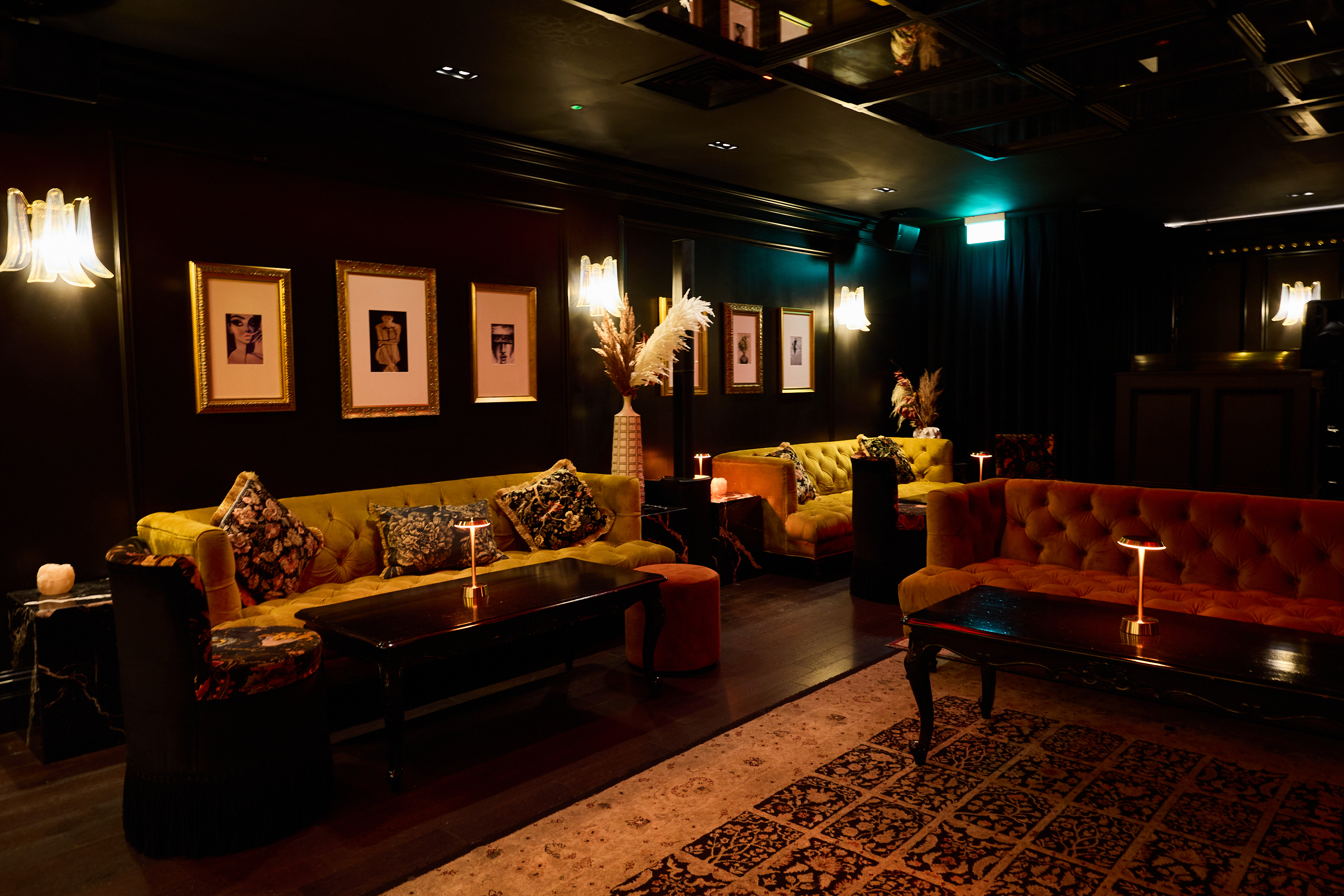 Kinnaird Lounge: elegant seating in a cozy space for networking events and gatherings.