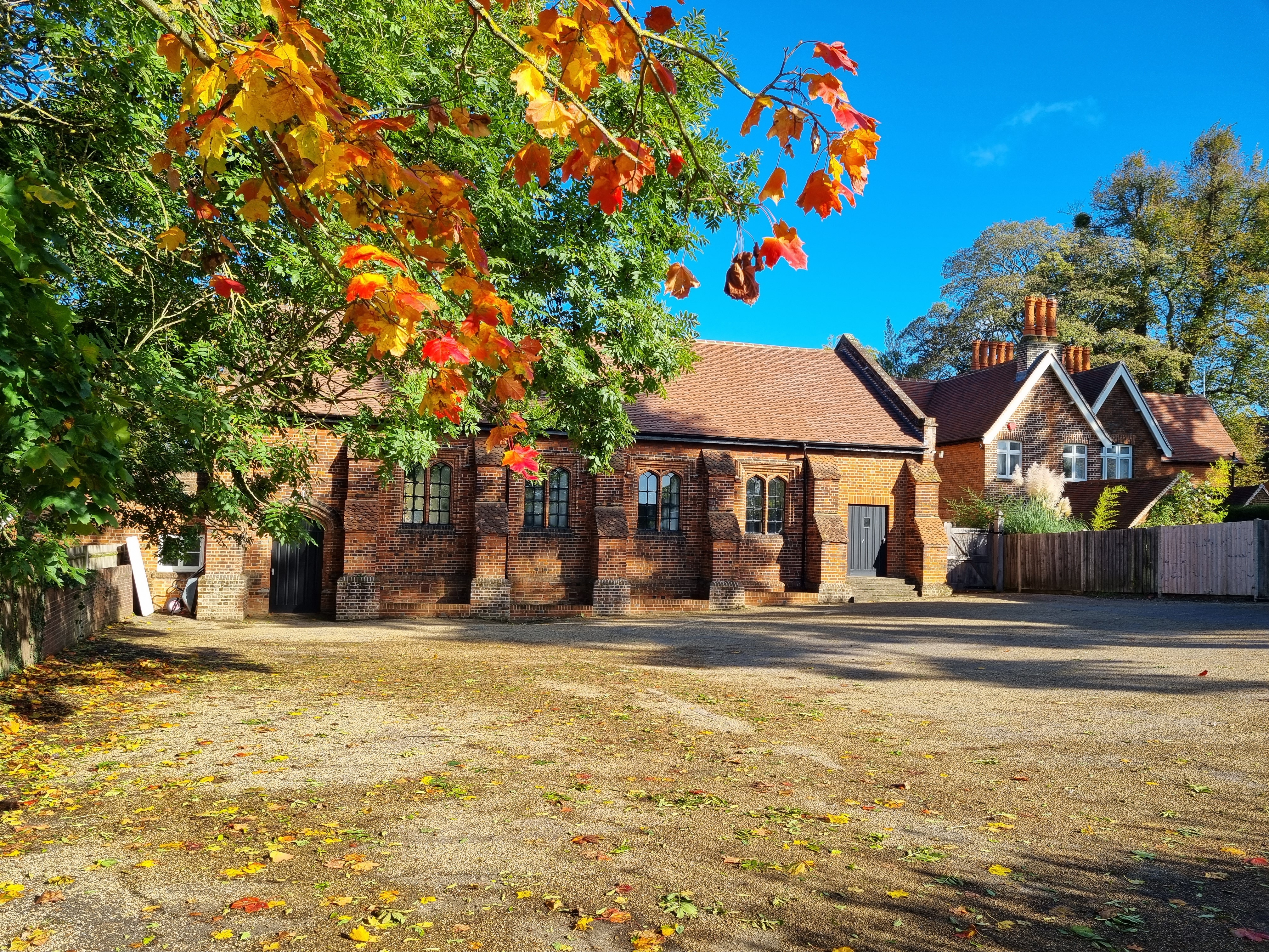 Charming outdoor venue with rustic architecture, perfect for workshops and retreats.