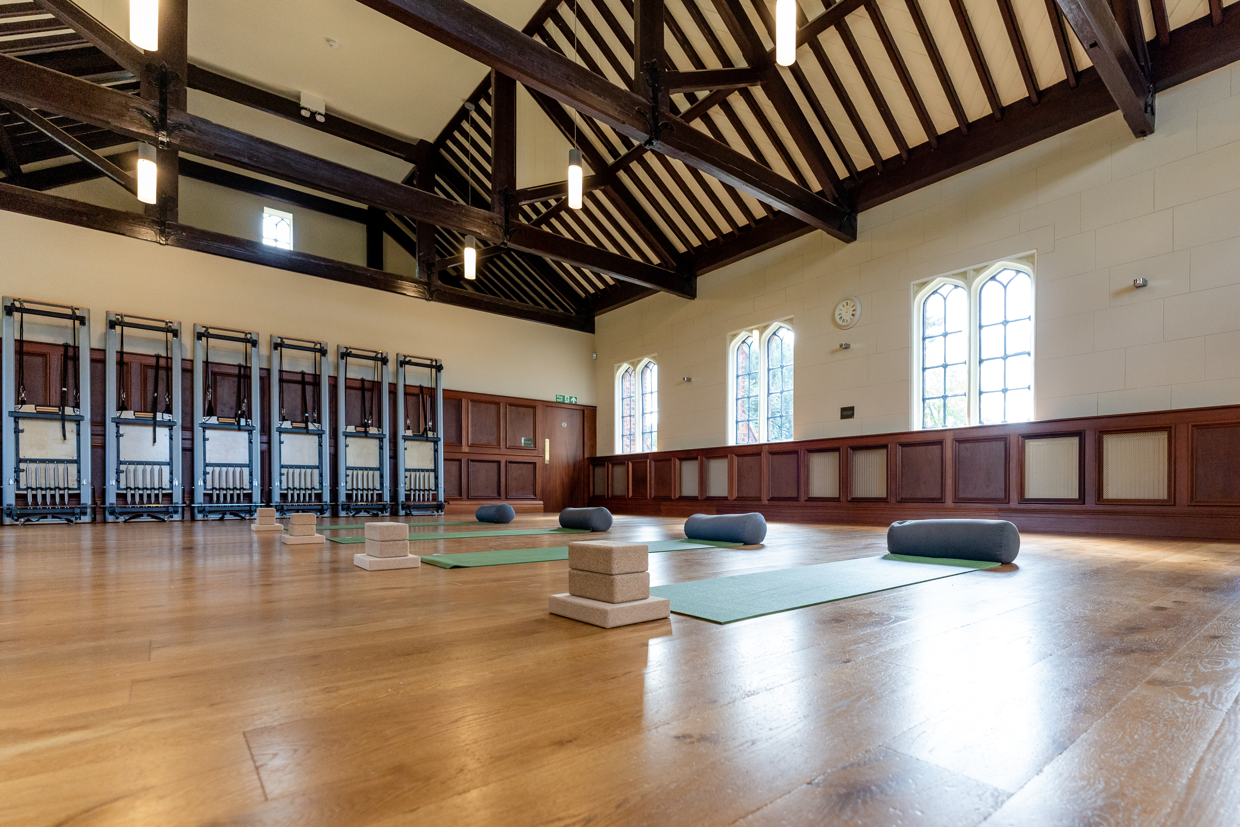 Spacious wellness venue with wooden beams, ideal for yoga retreats and workshops.
