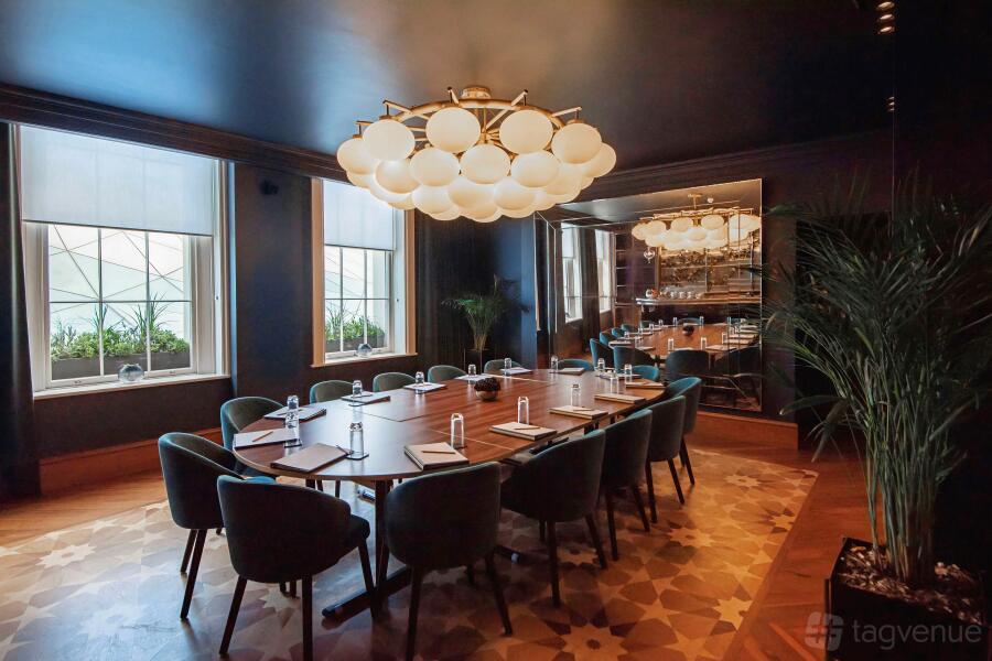 Great Northern Hotel: The Carriage ...