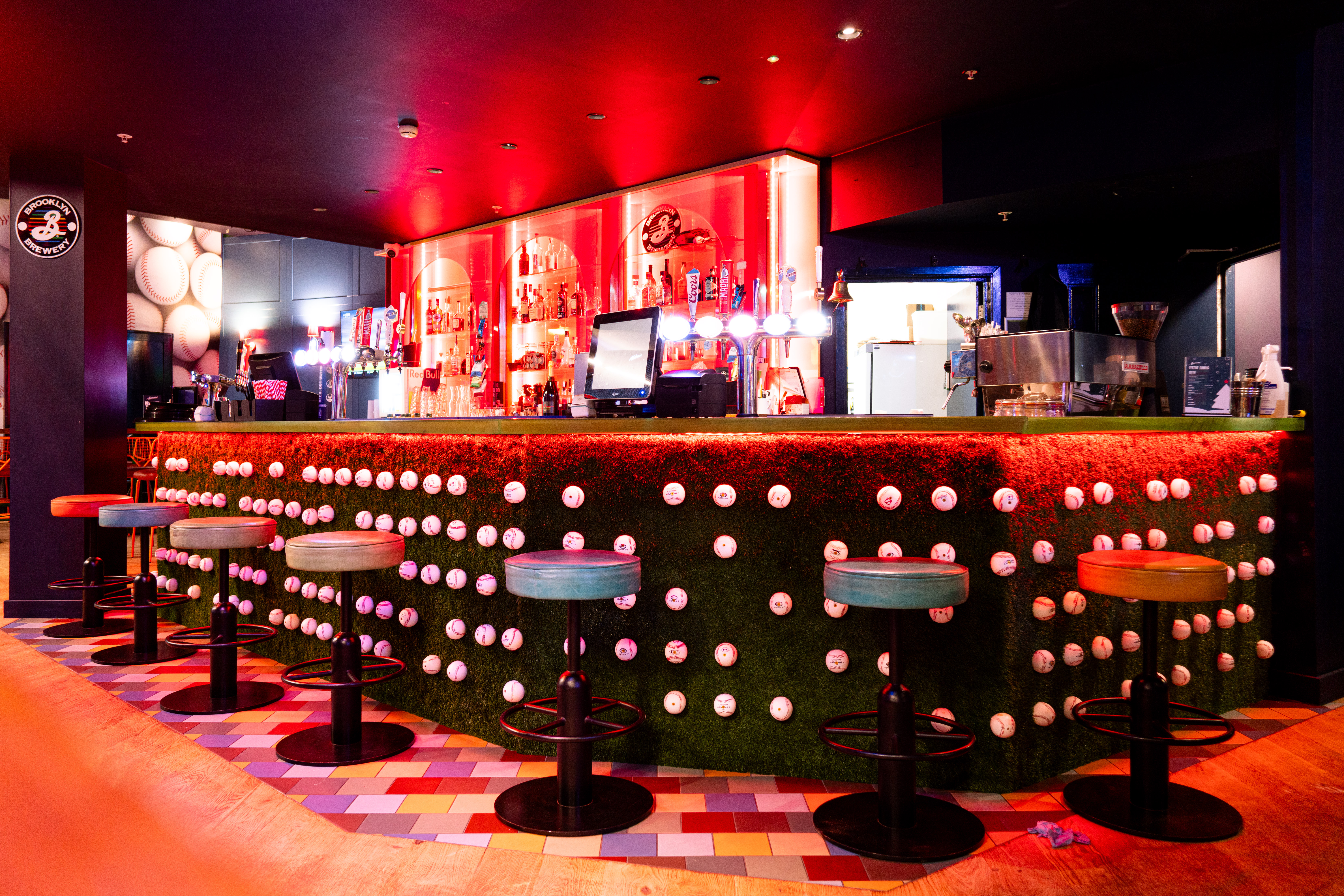 The Bar - wkqhgaeizjd.jpg