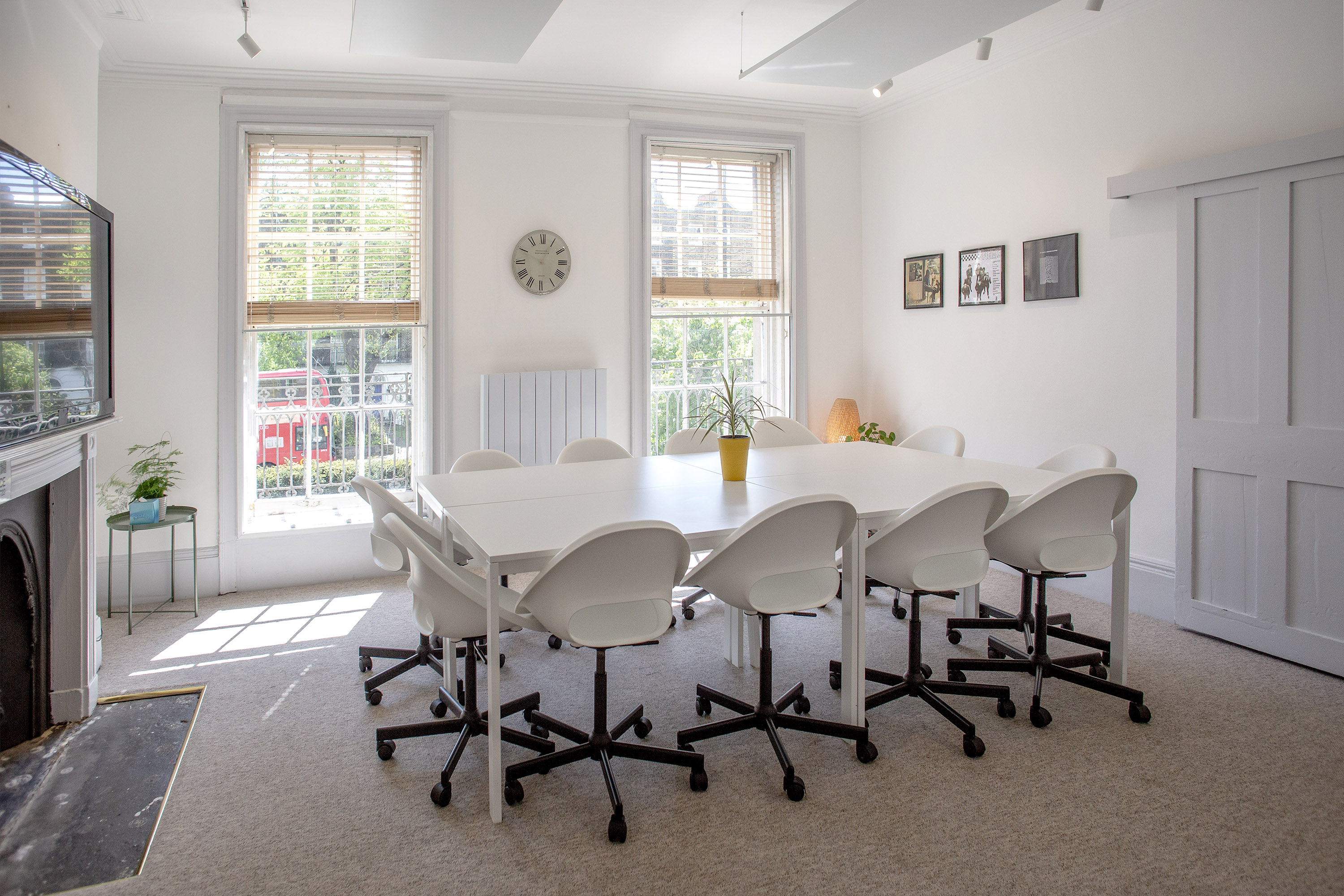 Bright modern meeting room with oval table, ideal for workshops and collaboration.