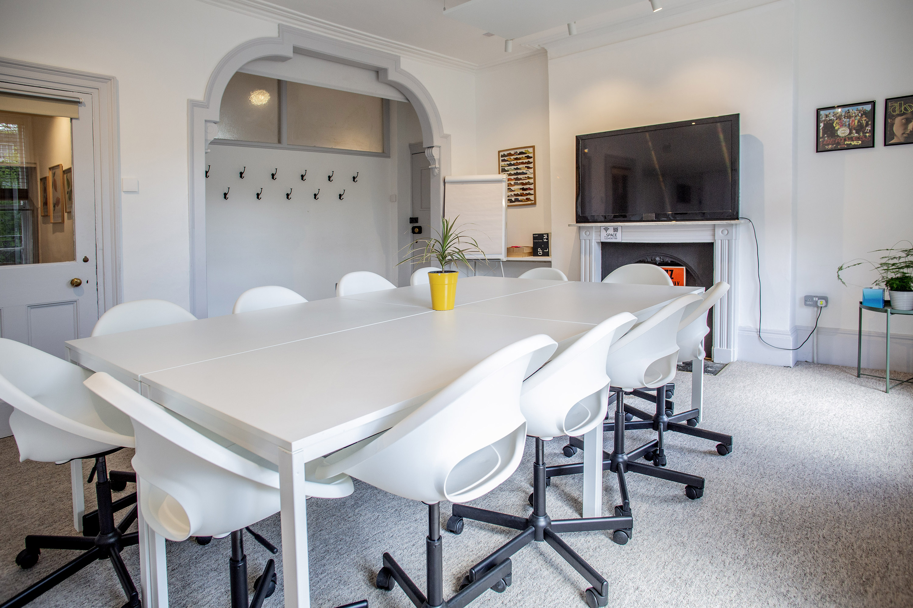 The Flat - vtbj4jhenlw.jpg