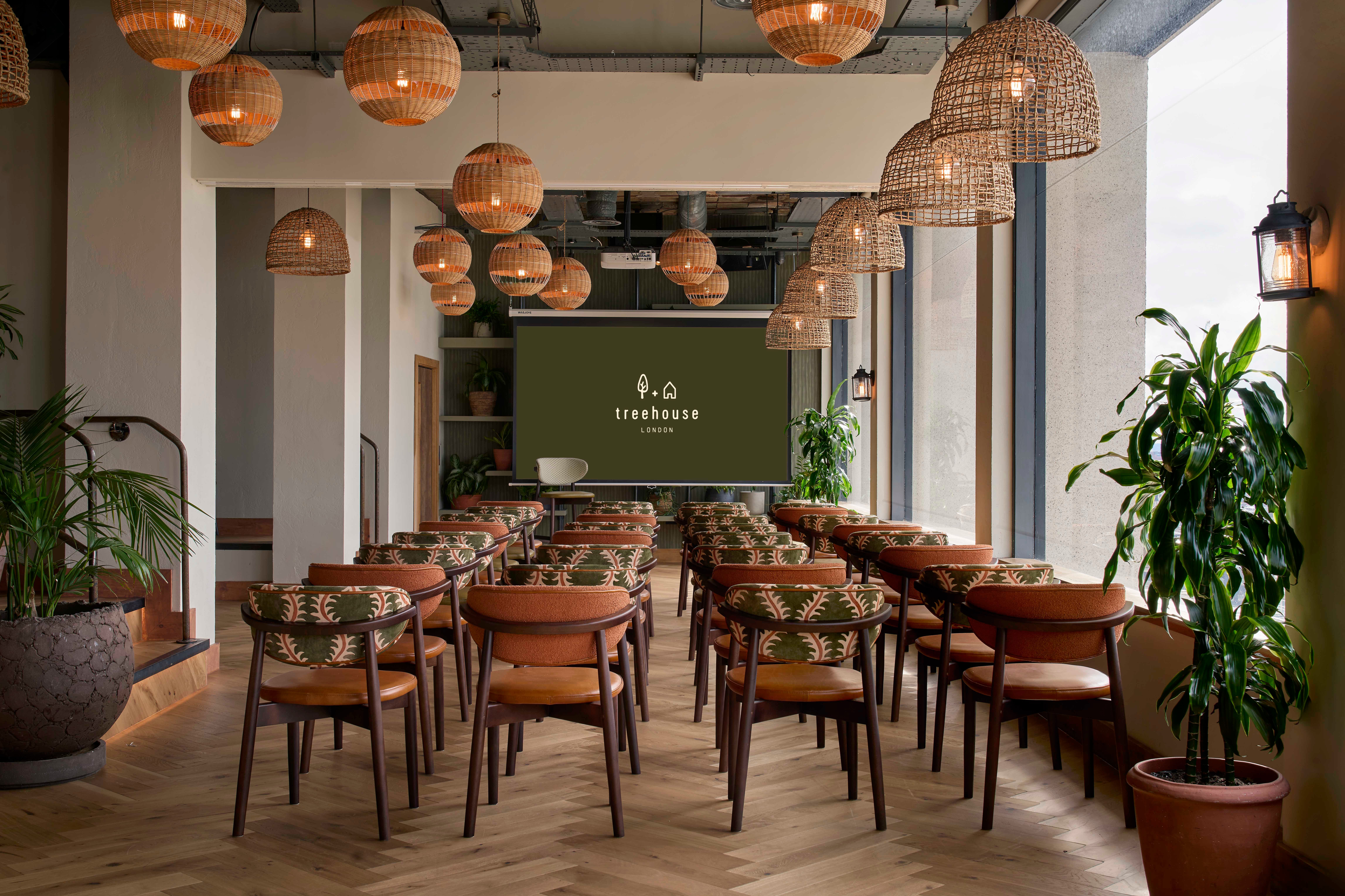 Madera Private Room: Theater-style corporate presentation space with biophilic design.
