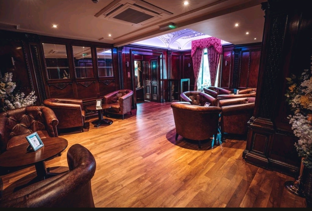 VIP Lounge - pfroism5hcz.jpg