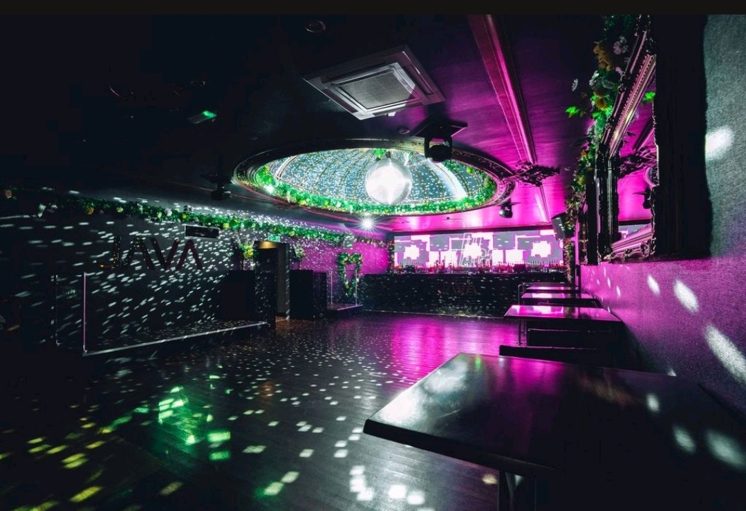 VIP Lounge - ryx4pyfyrpn.jpg