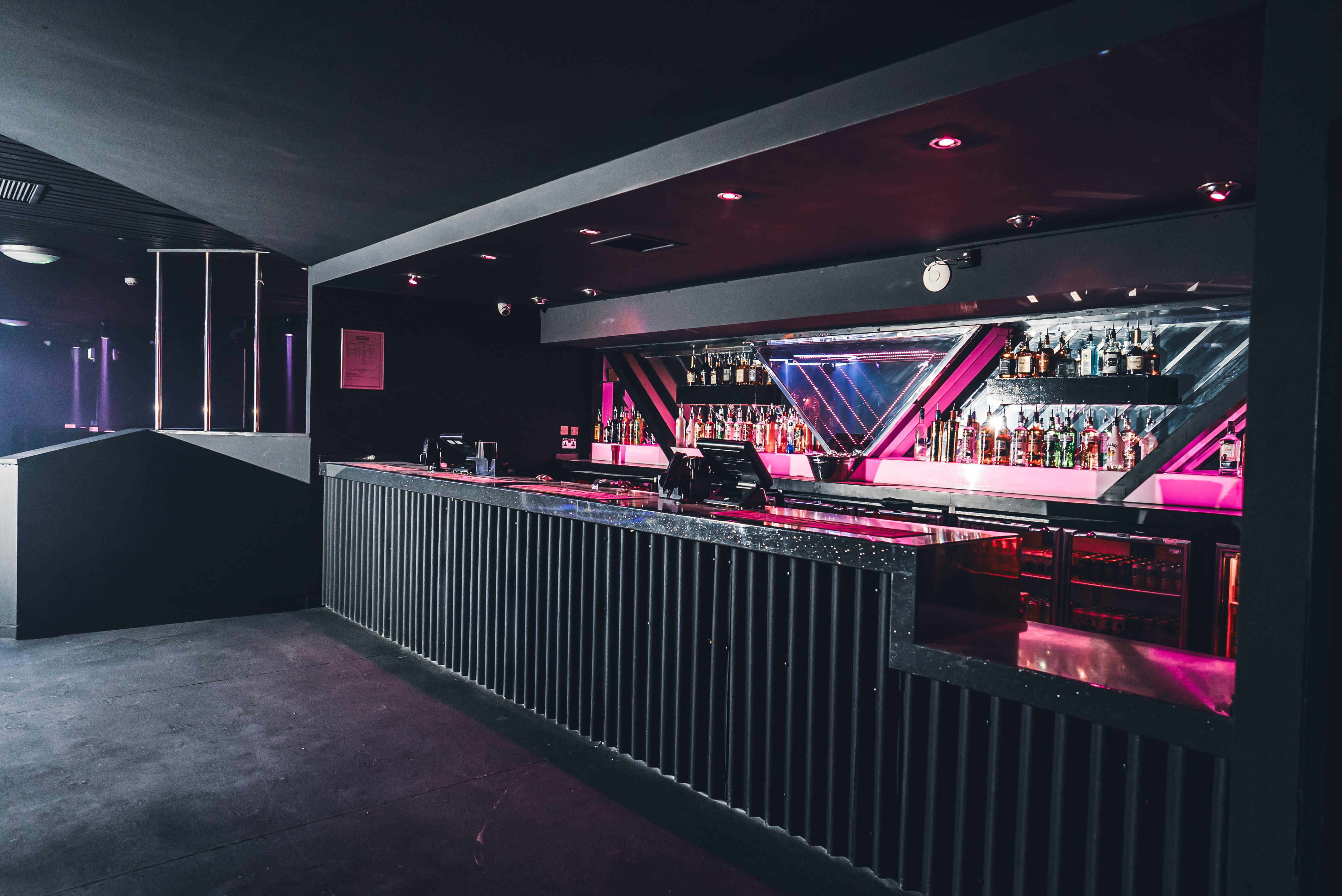 Room 2 - 4wlkm21wof4.jpg