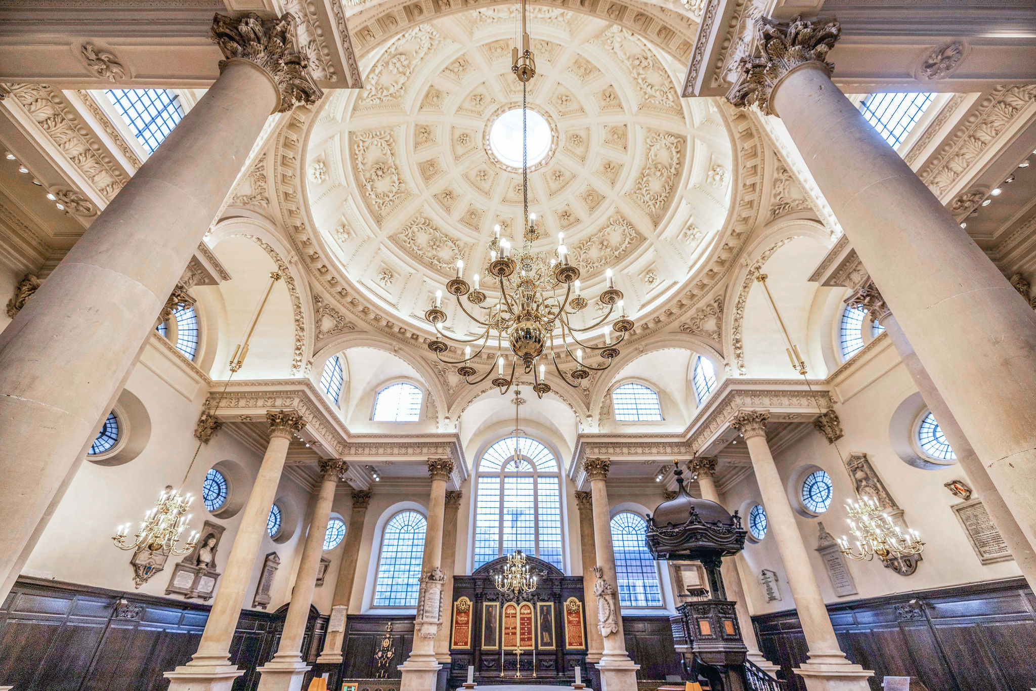 St Stephen Walbrook event space with high ceilings, ideal for upscale meetings and gatherings.