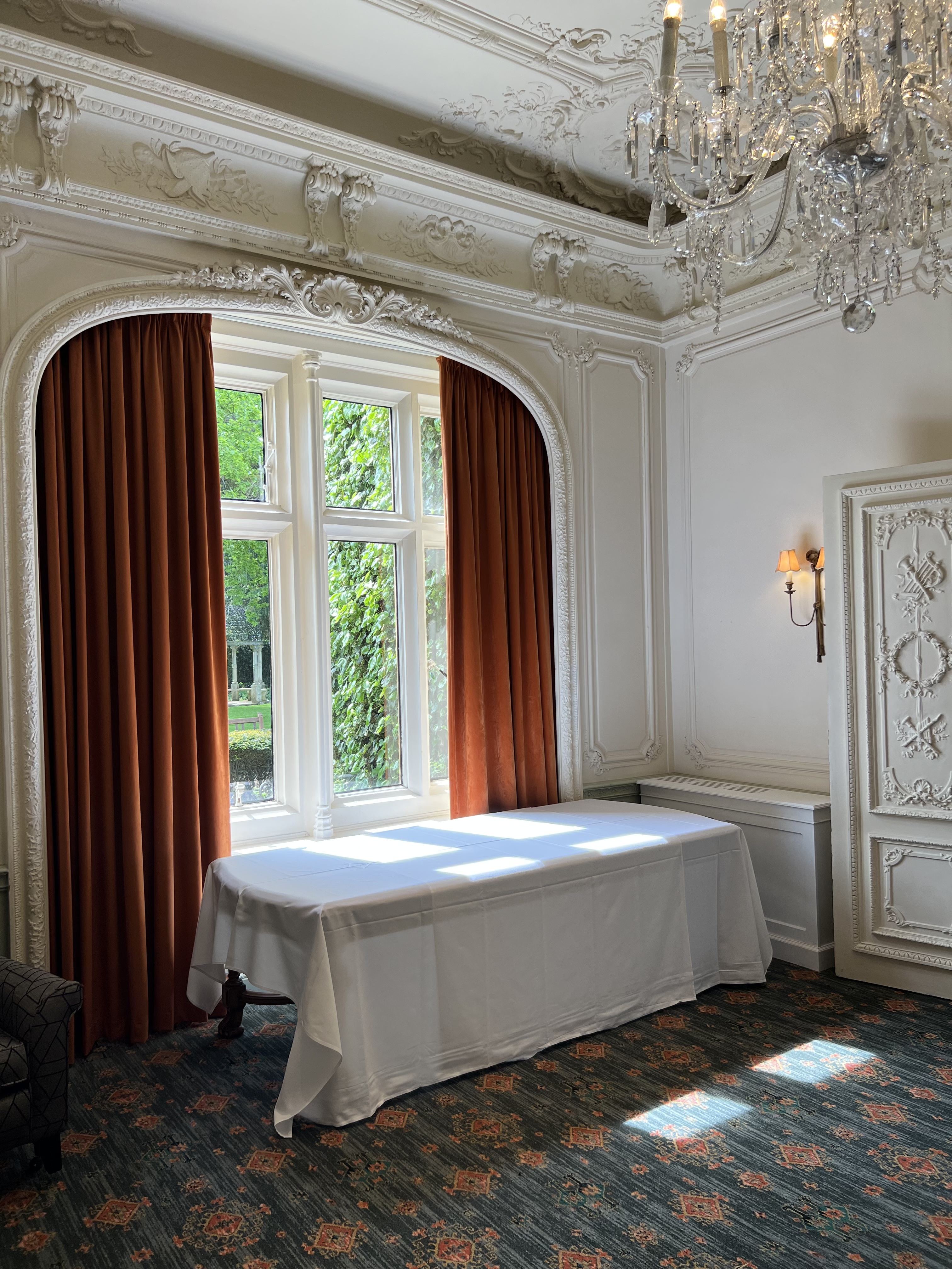 Elegant meeting space with natural light at Warren House Hotel, perfect for gatherings.