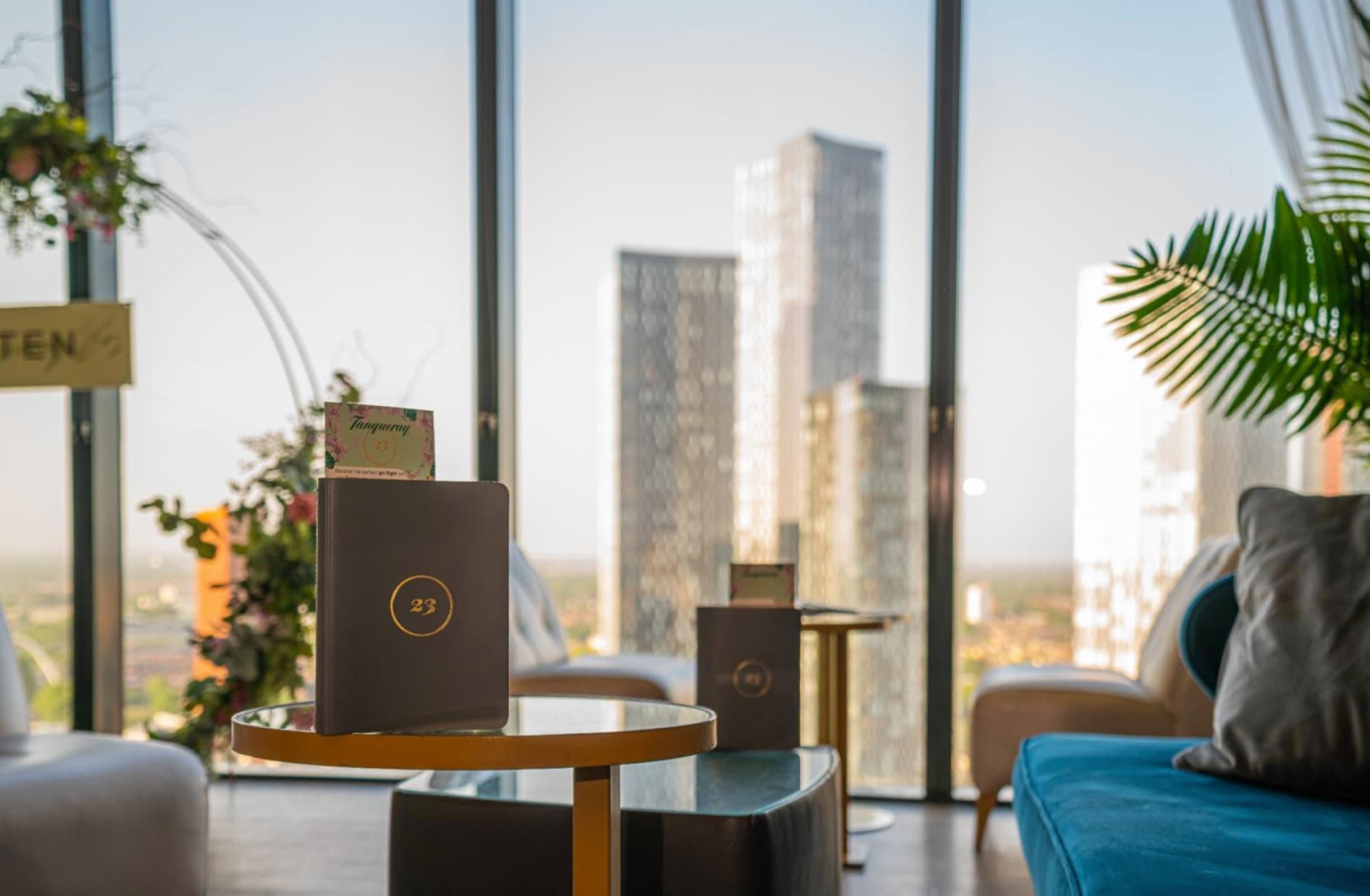 Iris Lounge - srebb10qgae.png