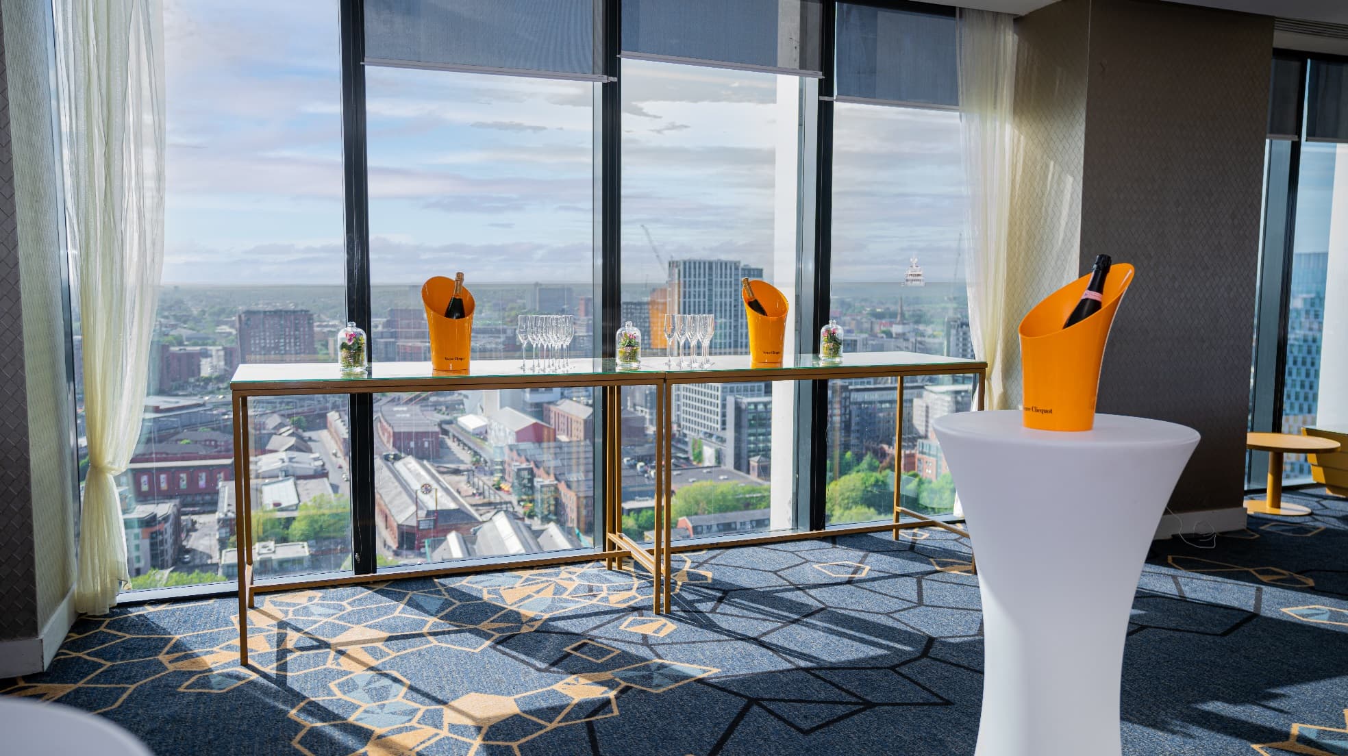 Iris Lounge - v53o5n4utxs.jpg