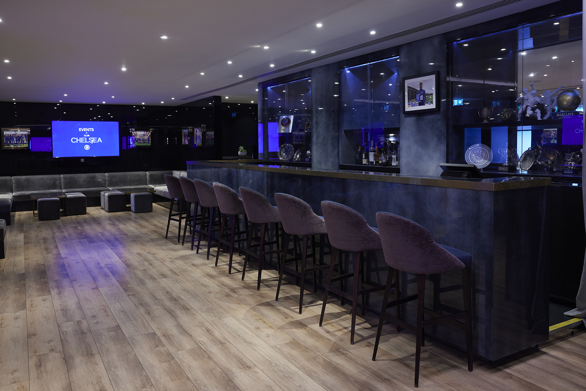 The Directors Lounge - 2scl2yxdv3t.jpg