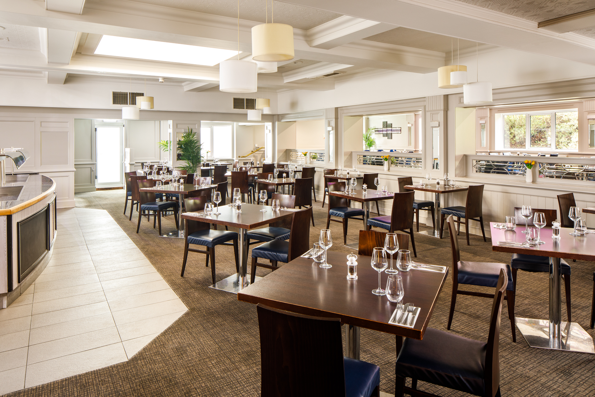 Mercure Birmingham West Hotel restaurant, elegant setting for meetings and events.