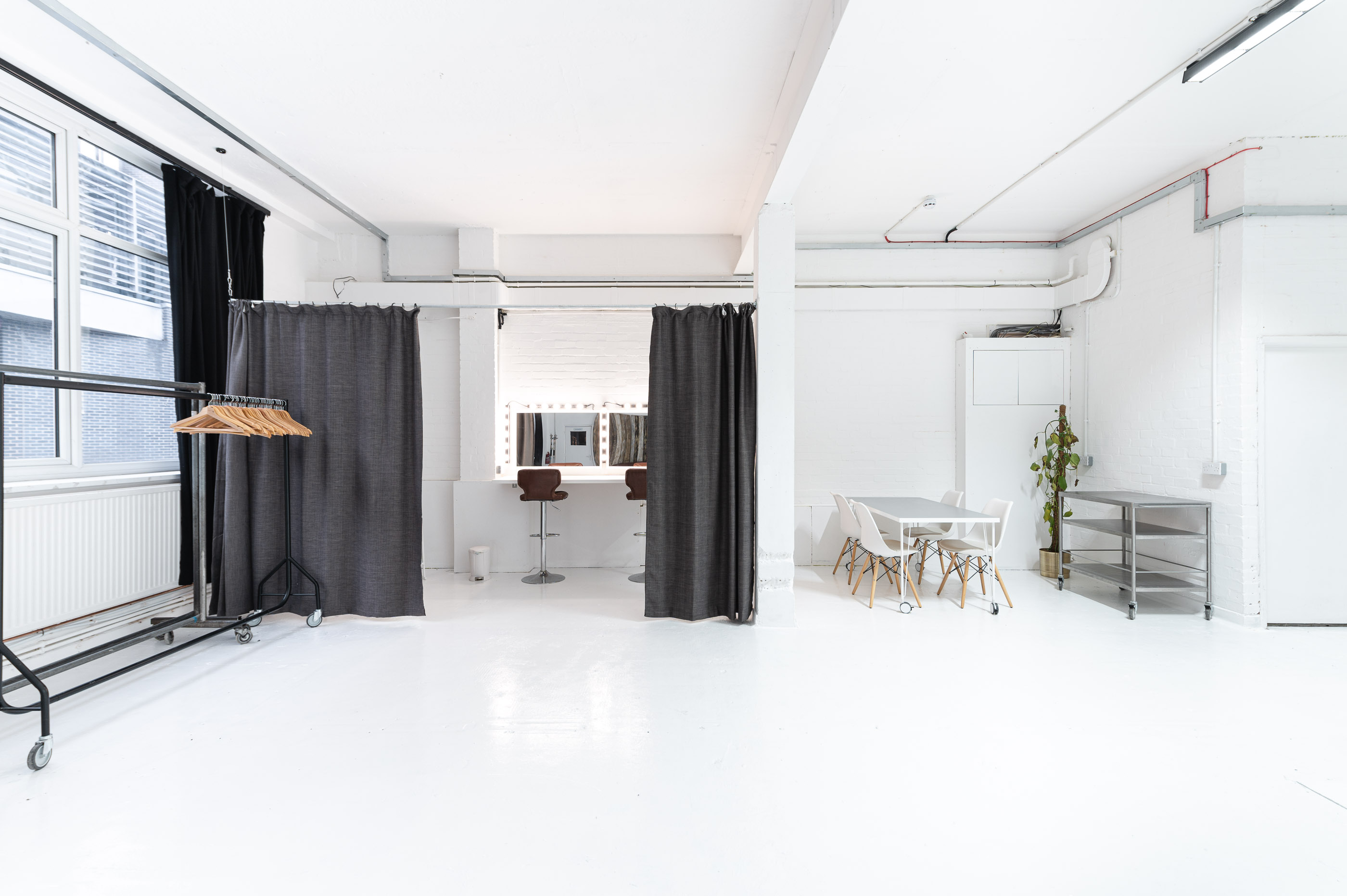 Studio 2 - dmbh2ukbvpf.jpg