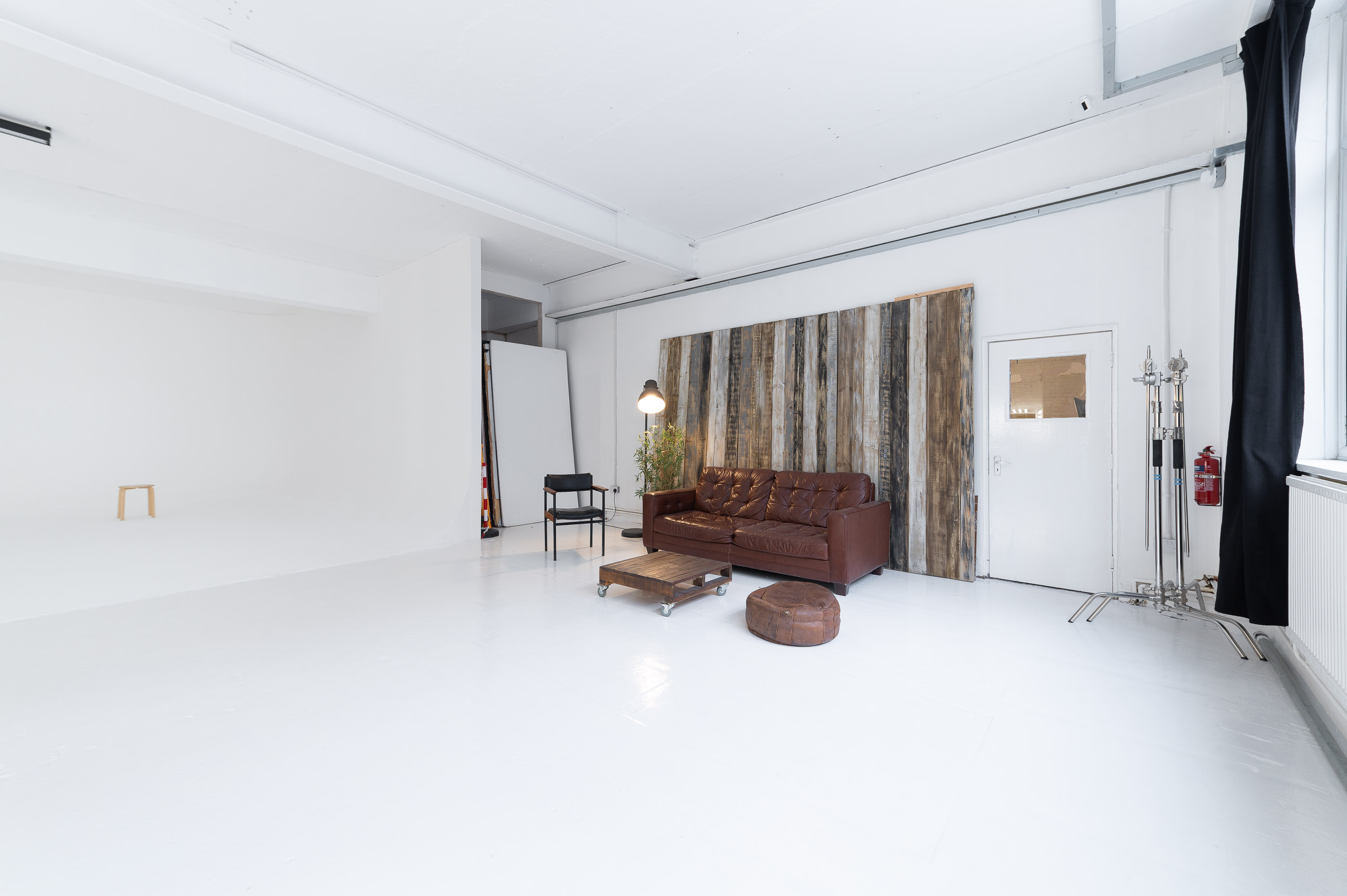 Studio 2 - qmneplaxpeh.jpg